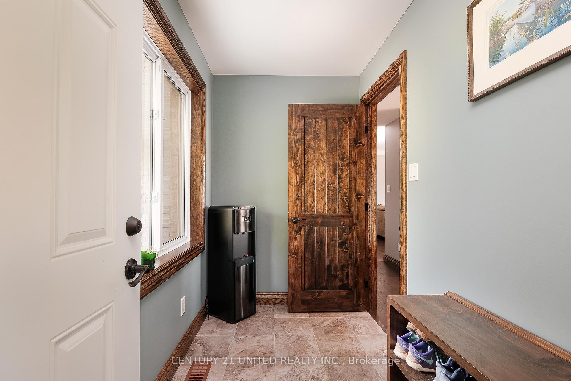 Photo 8 of 1188 Connaught Drive, Selwyn — HOMEH