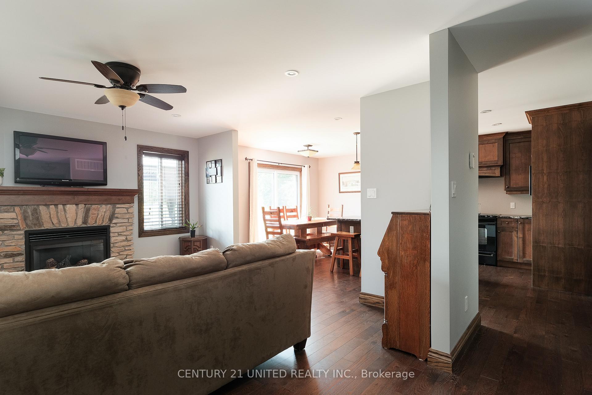 Photo 10 of 1188 Connaught Drive, Selwyn — HOMEH