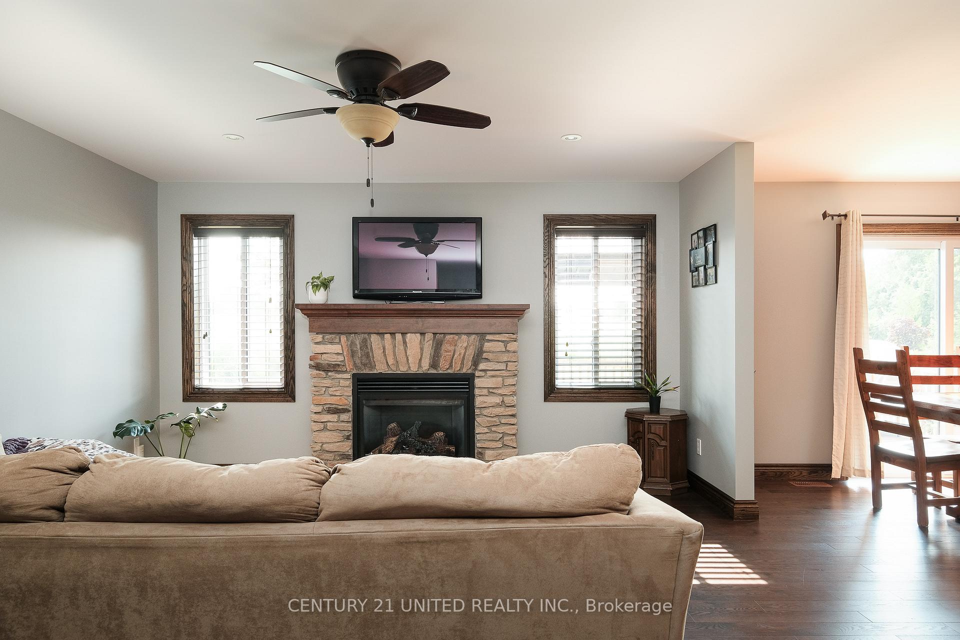 Photo 11 of 1188 Connaught Drive, Selwyn — HOMEH