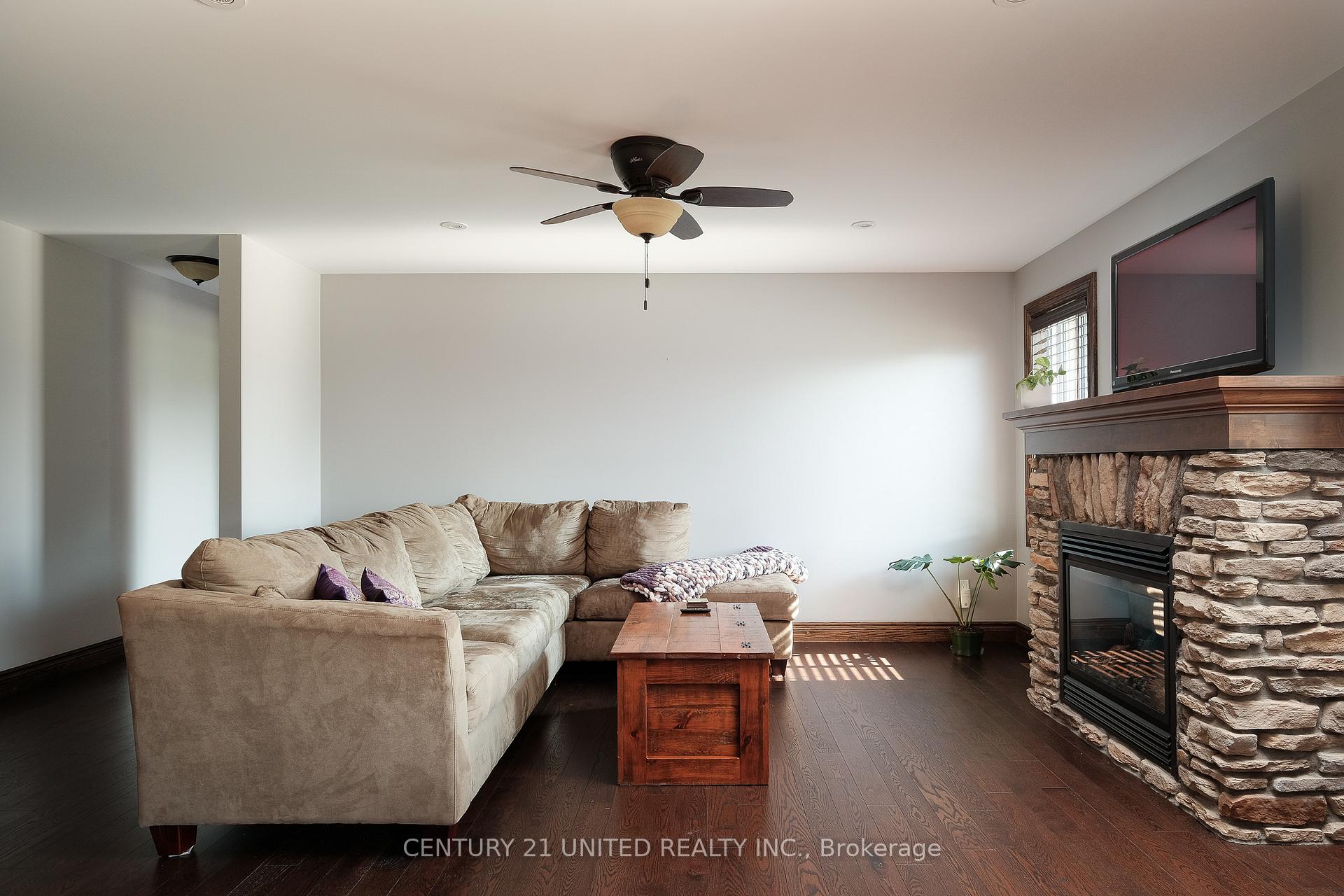 Photo 12 of 1188 Connaught Drive, Selwyn — HOMEH