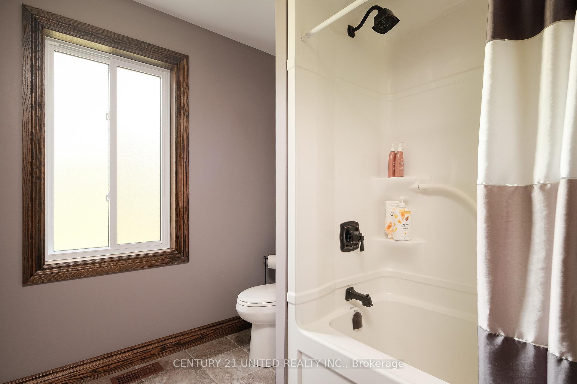 Photo 17 of 1188 Connaught Drive, Selwyn — HOMEH
