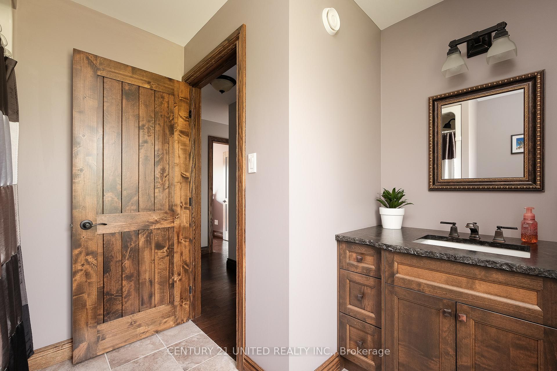 Photo 18 of 1188 Connaught Drive, Selwyn — HOMEH
