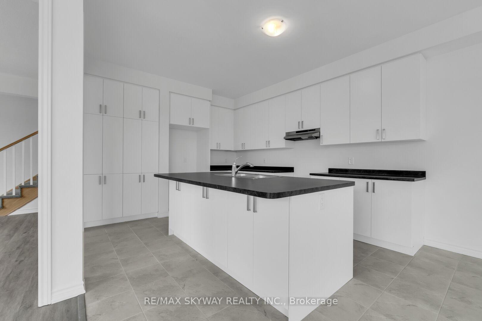 Photo 8 of 2 Sassafras Road, Springwater, Midhurst — HOMEH
