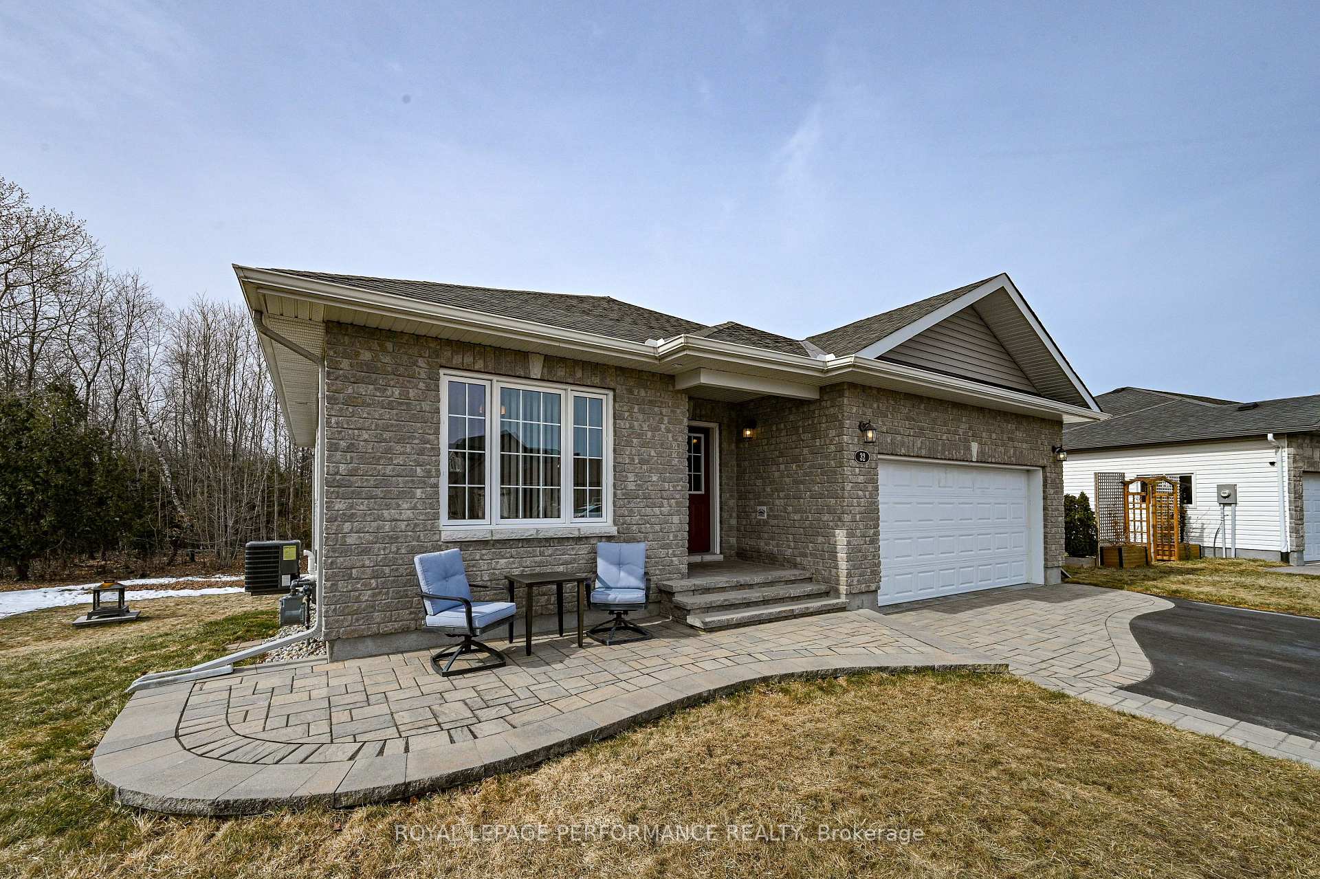 Photo 2 of 32 Code Crescent, Smiths Falls — HOMEH