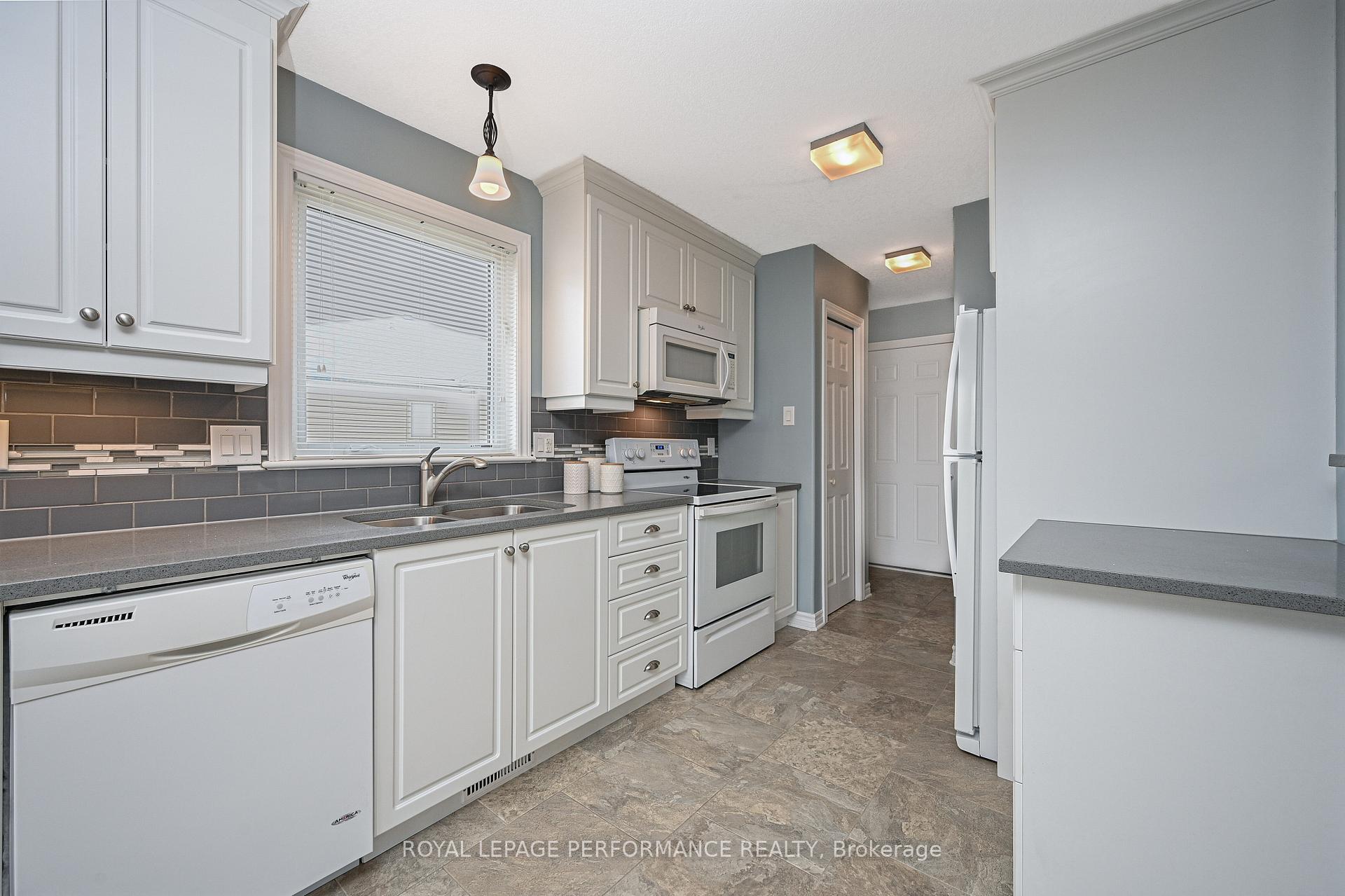 Photo 17 of 32 Code Crescent, Smiths Falls — HOMEH