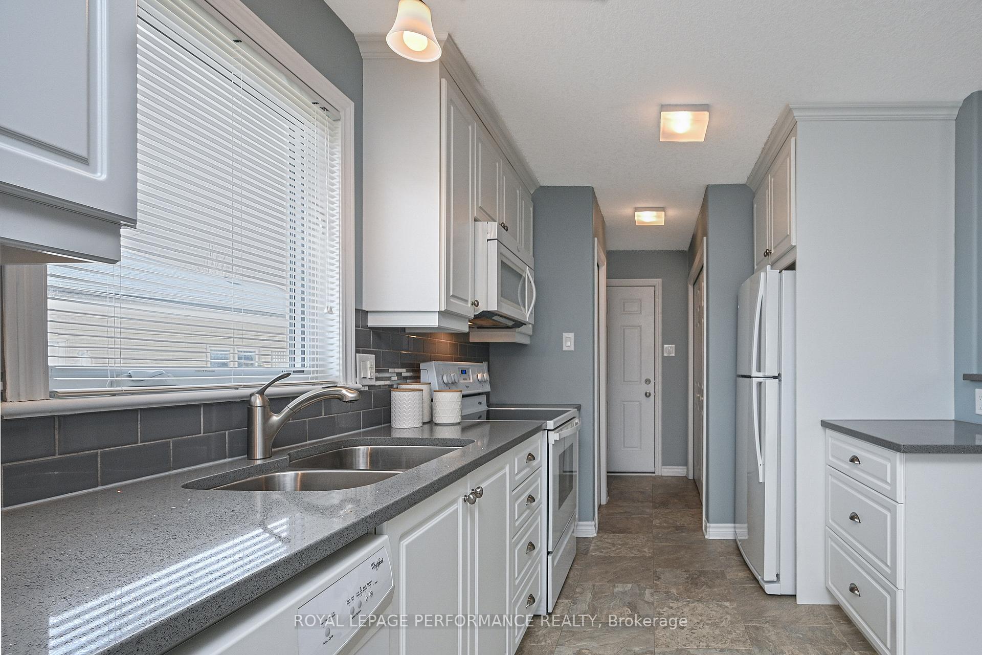Photo 20 of 32 Code Crescent, Smiths Falls — HOMEH
