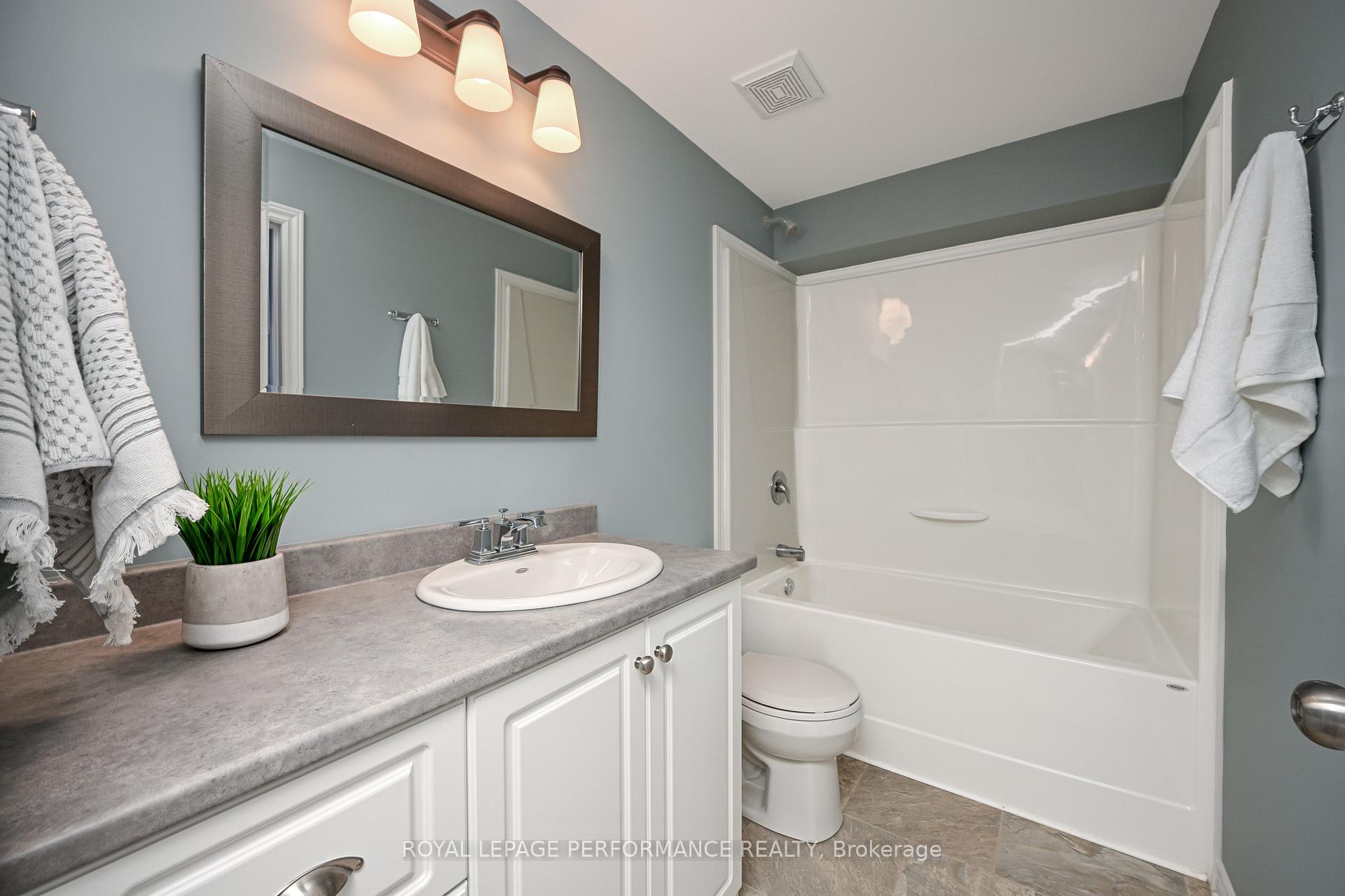 Photo 38 of 32 Code Crescent, Smiths Falls — HOMEH