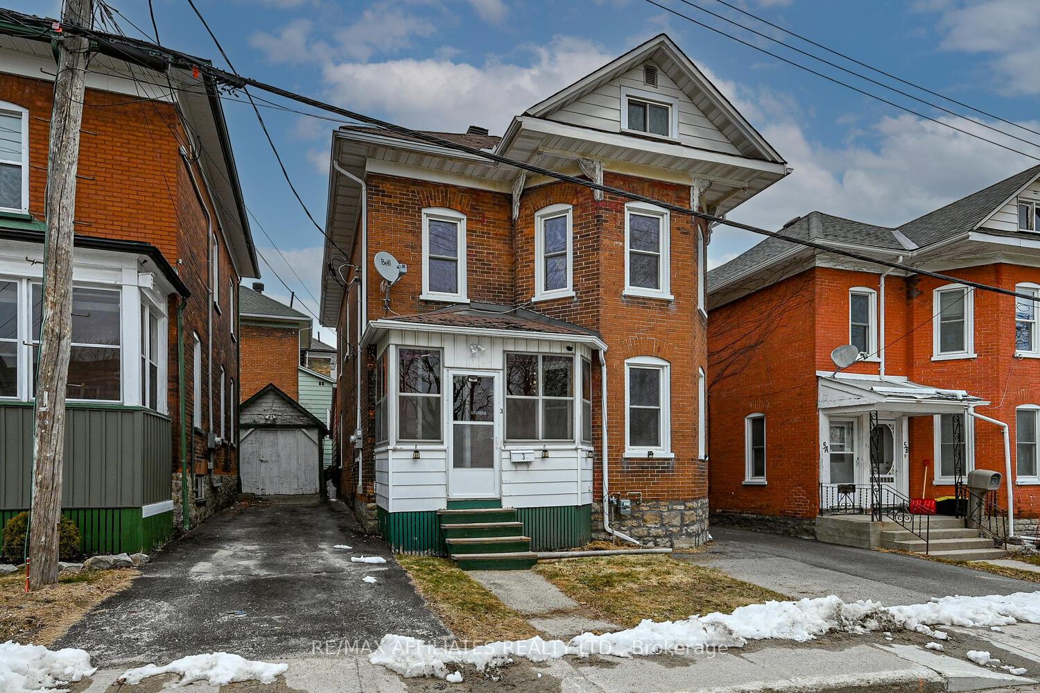Photo 2 of 3 Mcgill Street S, Smiths Falls — HOMEH
