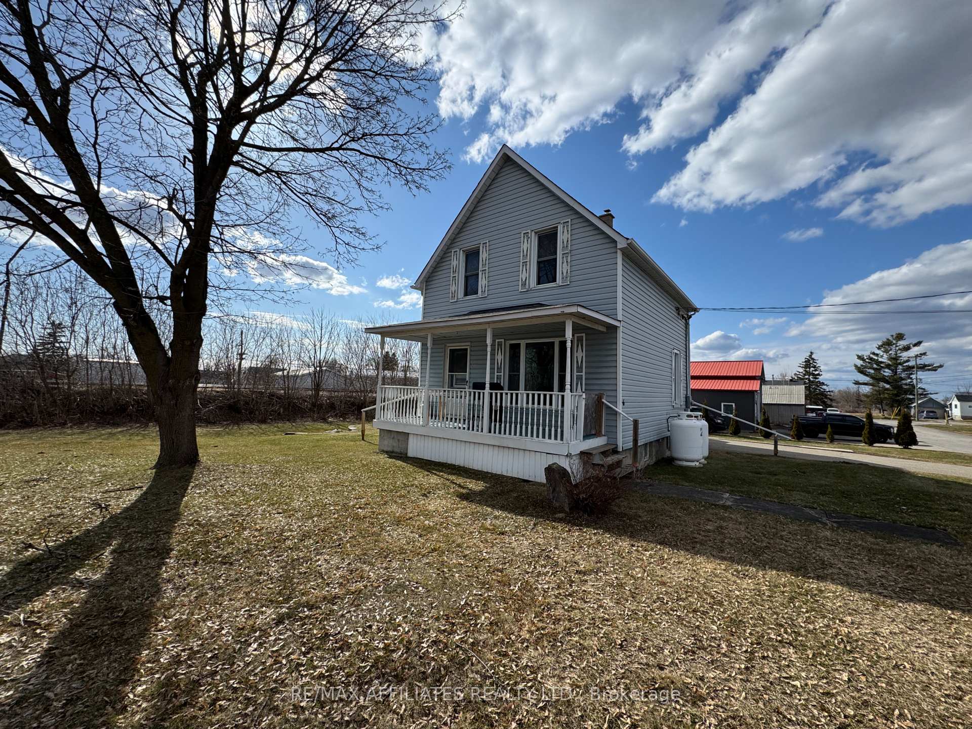 Photo 2 of 6 Cornelia Street E, Smiths Falls — HOMEH