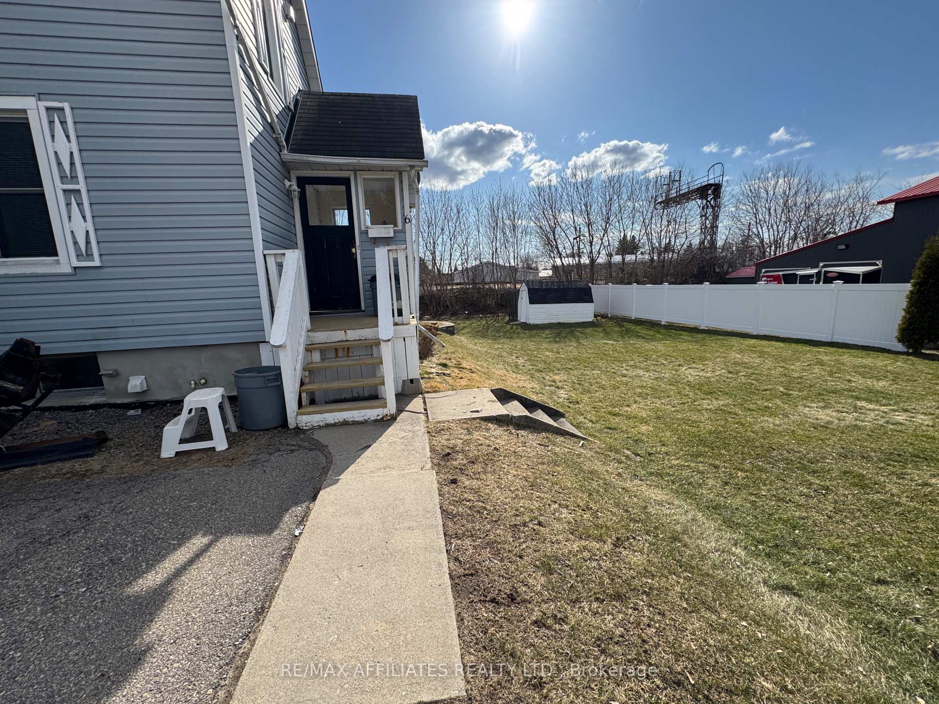 Photo 9 of 6 Cornelia Street E, Smiths Falls — HOMEH