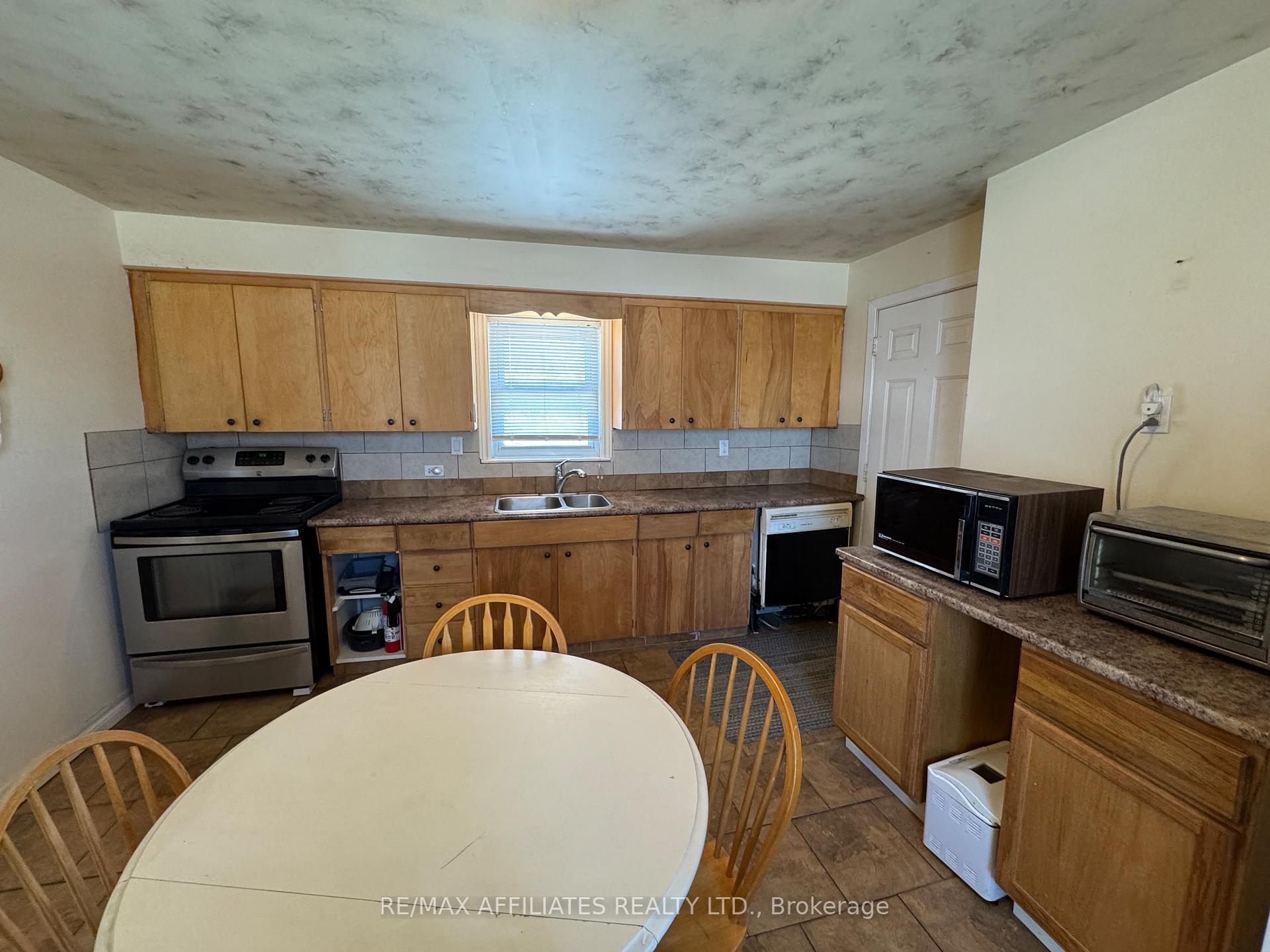 Photo 20 of 6 Cornelia Street E, Smiths Falls — HOMEH