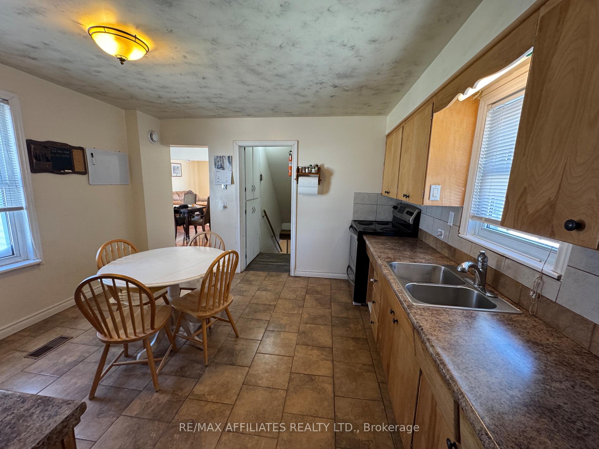 Photo 21 of 6 Cornelia Street E, Smiths Falls — HOMEH