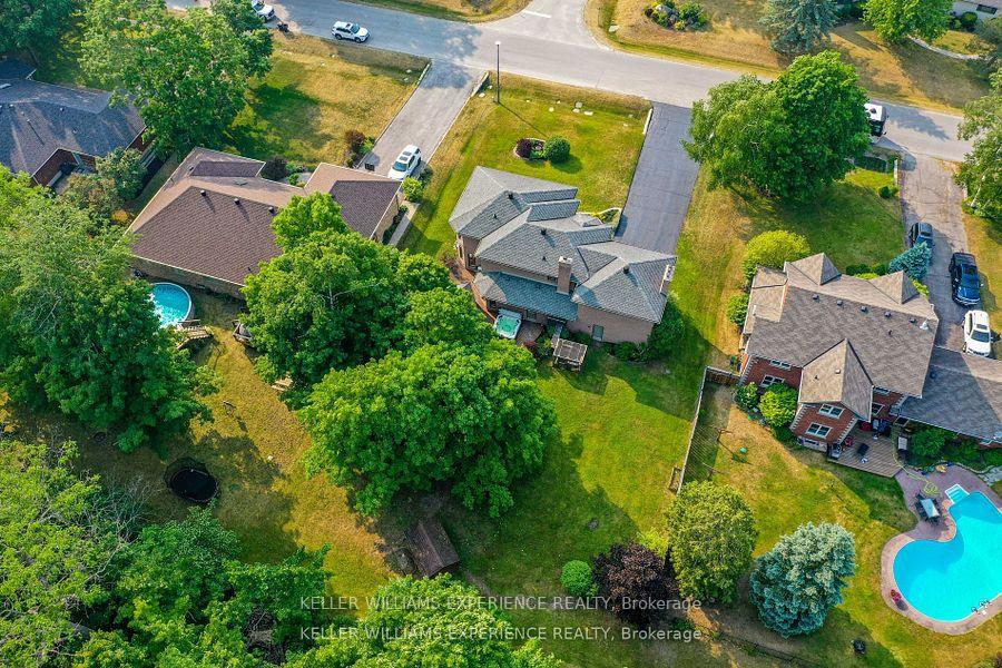 Photo 3 of 19 Priest Avenue, Springwater, Minesing — HOMEH