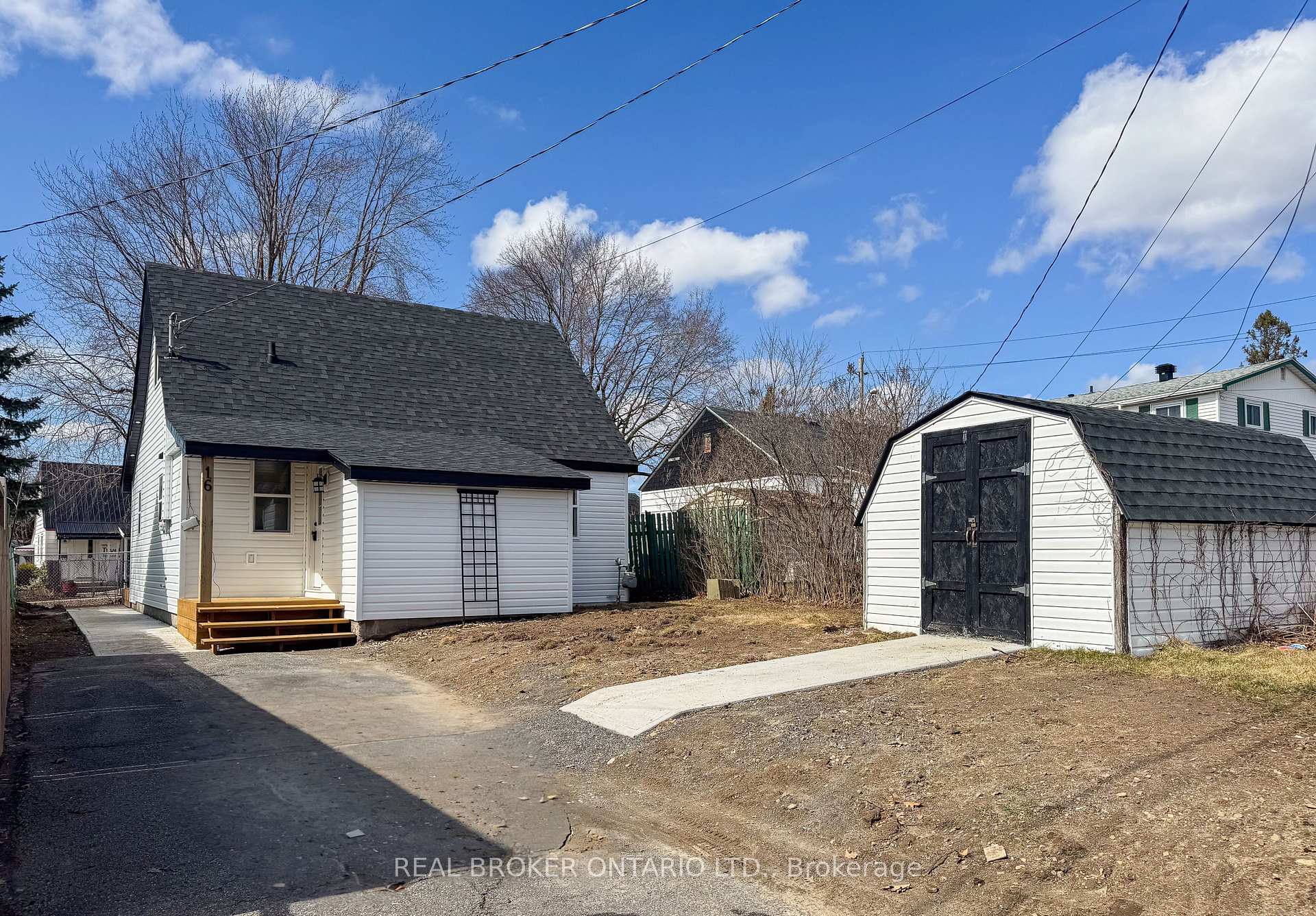 Photo 3 of 16 Churchill Crescent, Smiths Falls — HOMEH