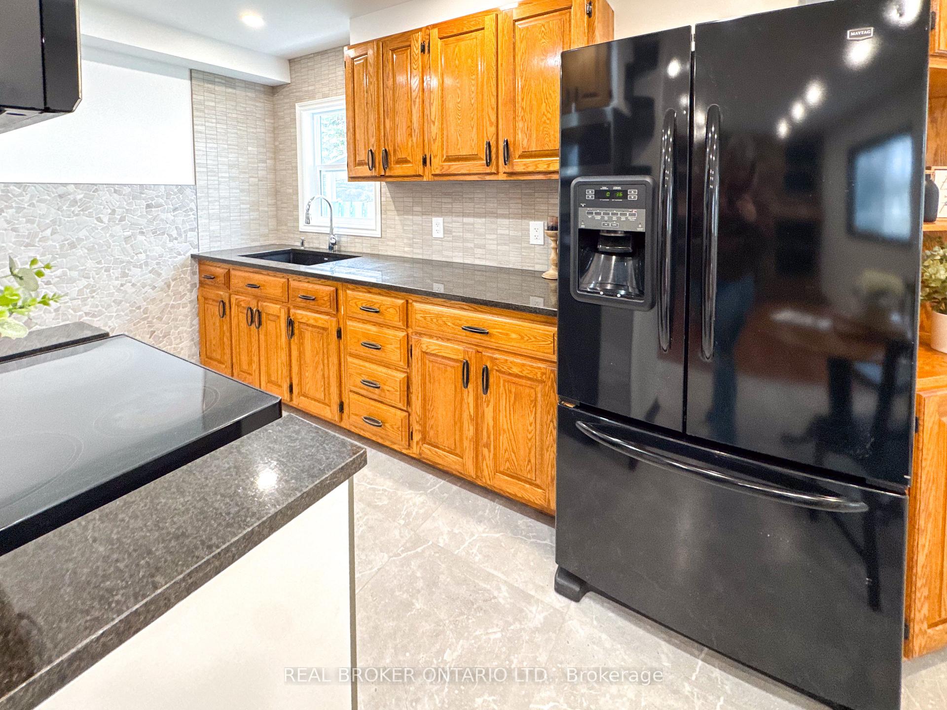 Photo 5 of 16 Churchill Crescent, Smiths Falls — HOMEH