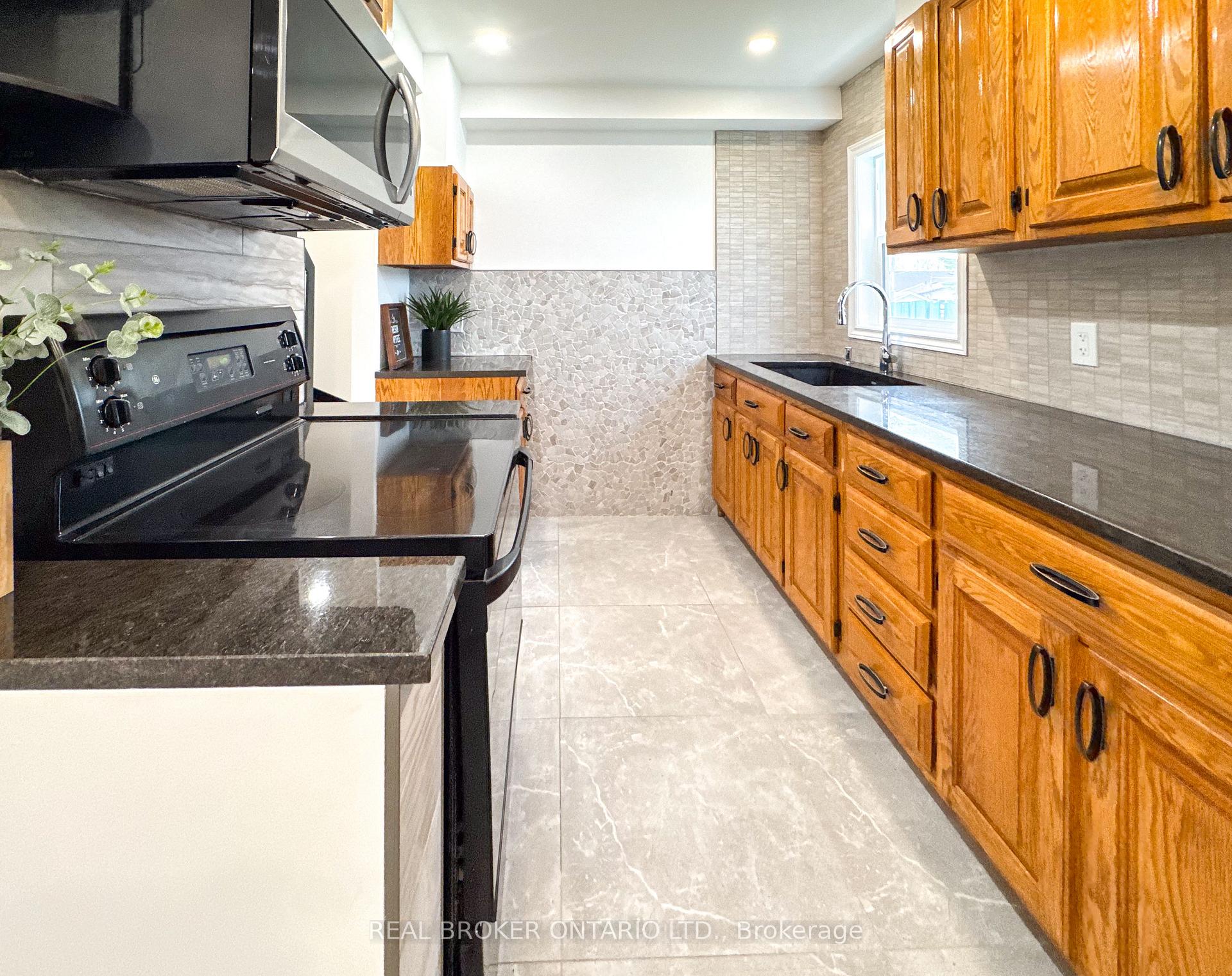 Photo 6 of 16 Churchill Crescent, Smiths Falls — HOMEH
