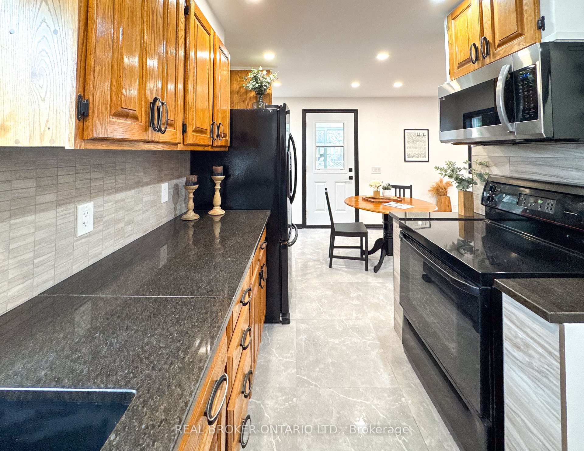 Photo 7 of 16 Churchill Crescent, Smiths Falls — HOMEH