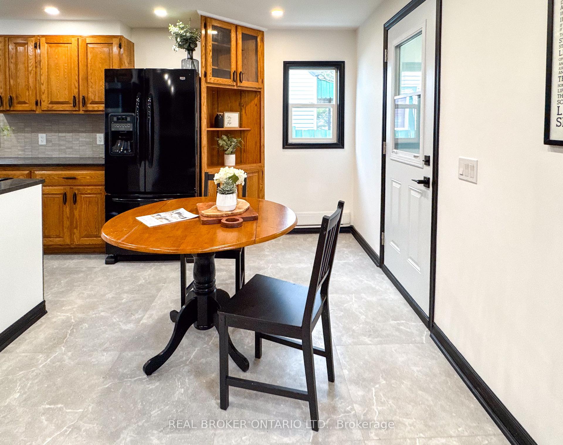 Photo 8 of 16 Churchill Crescent, Smiths Falls — HOMEH
