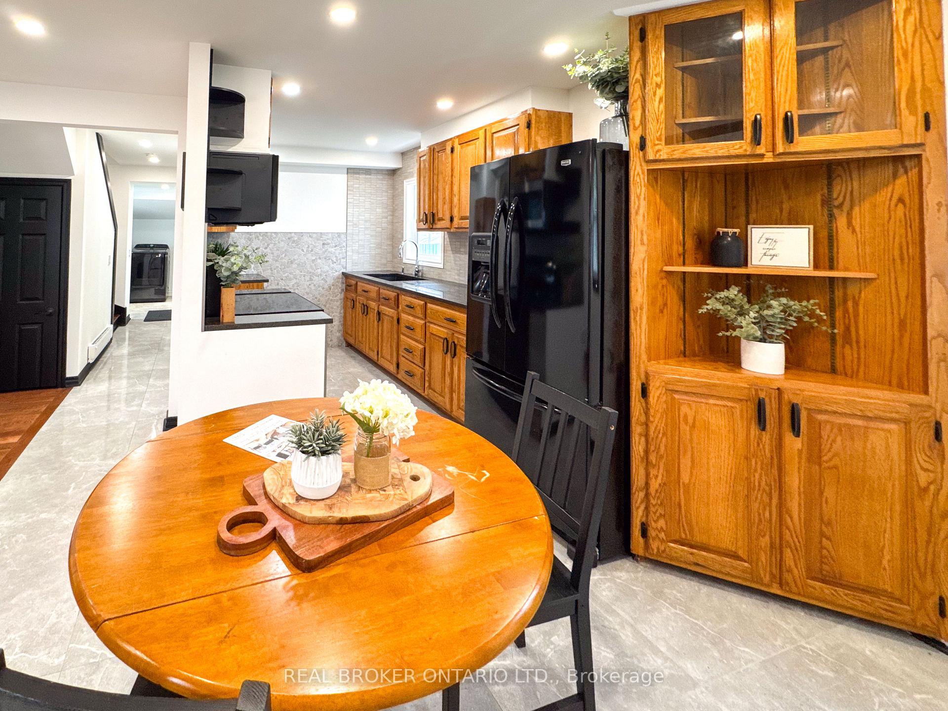 Photo 9 of 16 Churchill Crescent, Smiths Falls — HOMEH