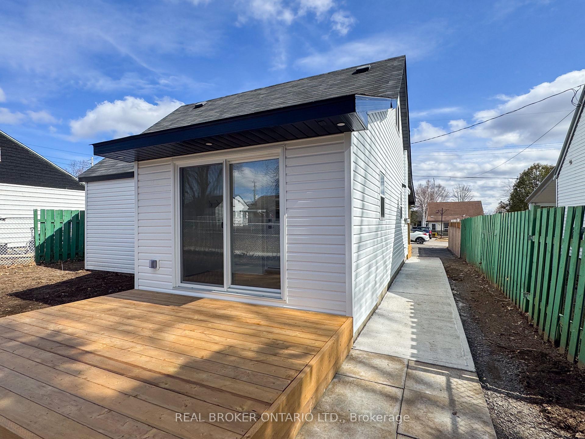 Photo 27 of 16 Churchill Crescent, Smiths Falls — HOMEH