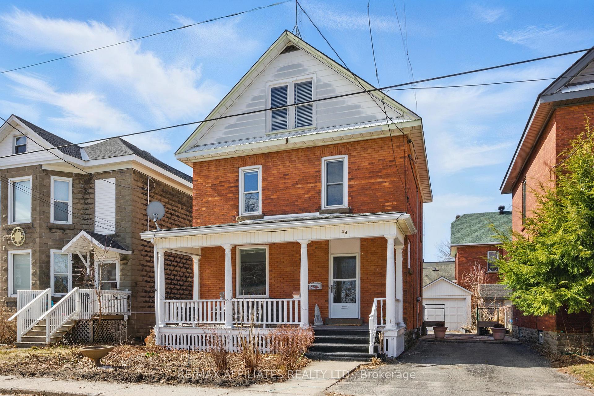 Photo 1 of 44 Winnifred Street N, Smiths Falls — HOMEH