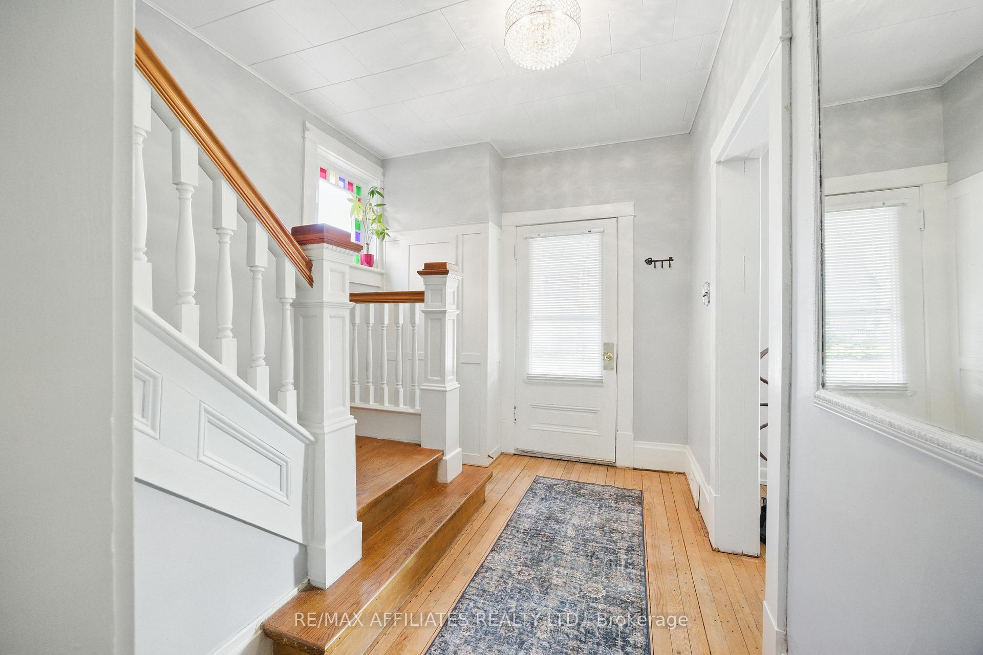 Photo 3 of 44 Winnifred Street N, Smiths Falls — HOMEH