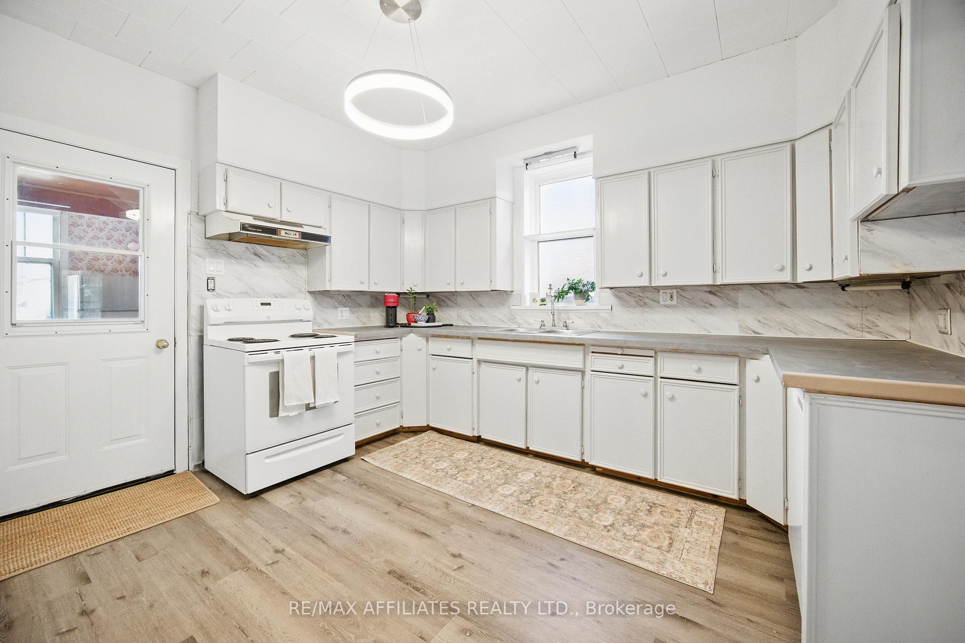 Photo 9 of 44 Winnifred Street N, Smiths Falls — HOMEH