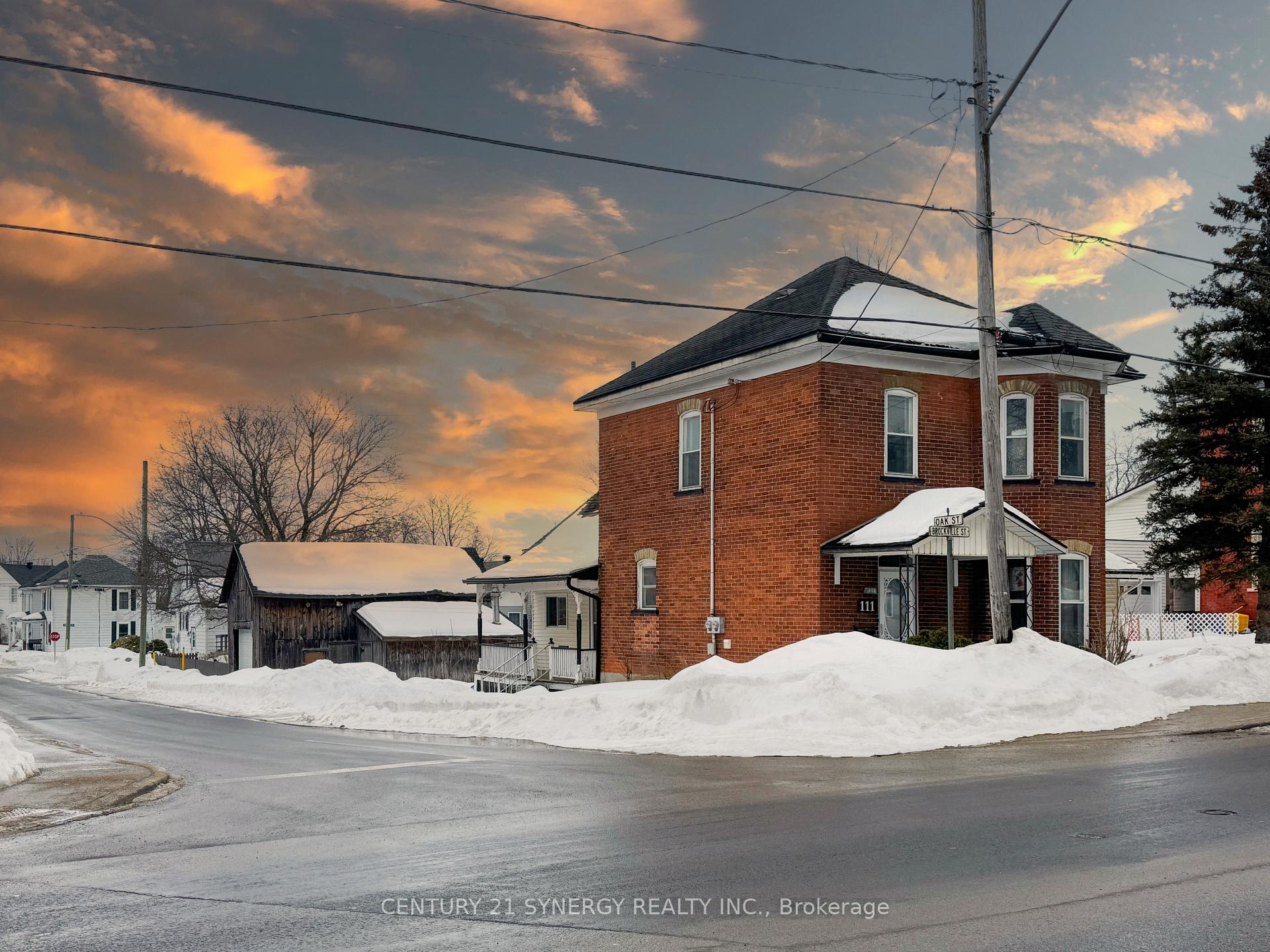Photo 2 of 111 Brockville Street, Smiths Falls — HOMEH