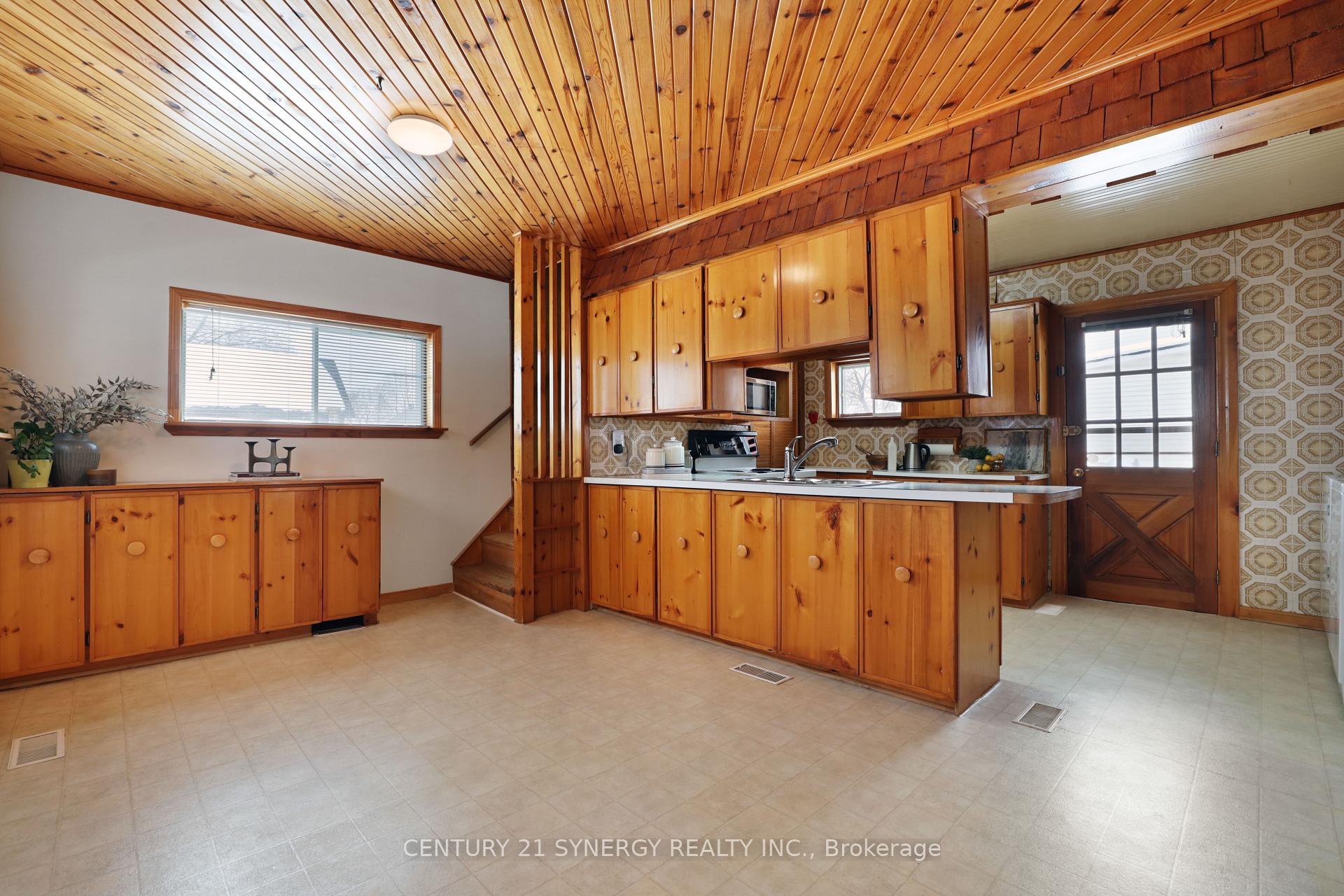 Photo 11 of 111 Brockville Street, Smiths Falls — HOMEH