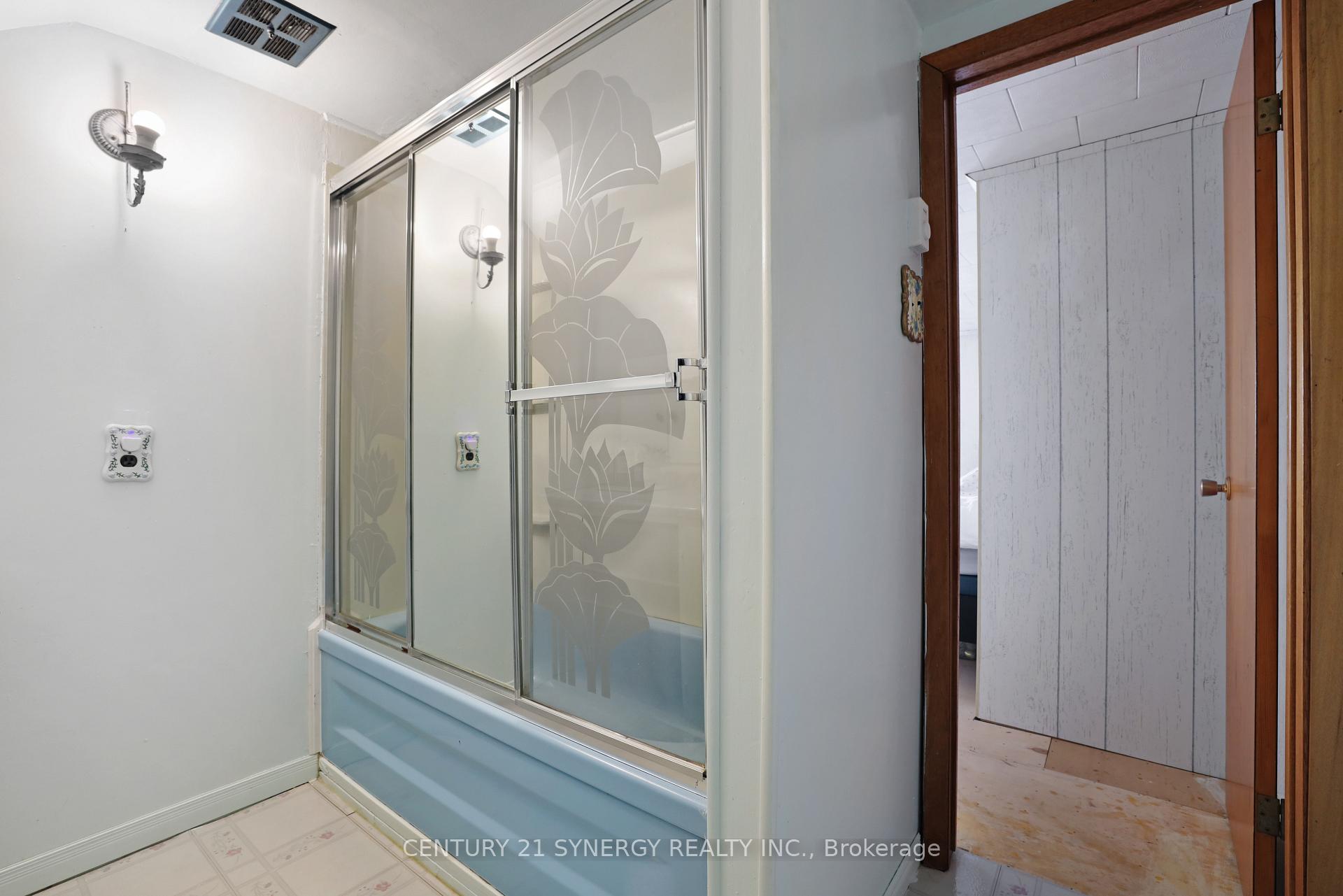 Photo 16 of 111 Brockville Street, Smiths Falls — HOMEH
