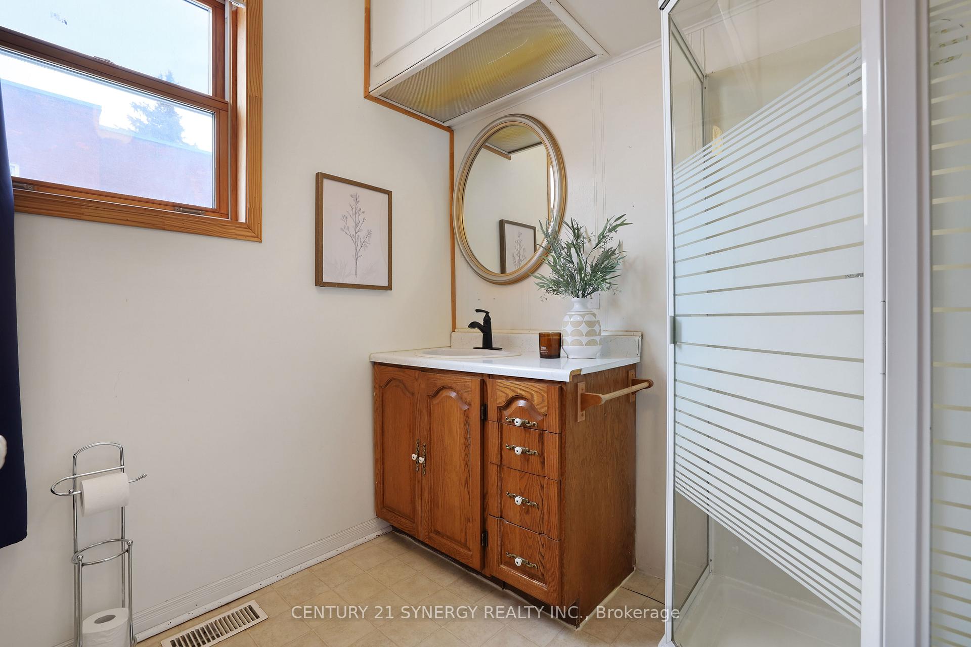 Photo 18 of 111 Brockville Street, Smiths Falls — HOMEH