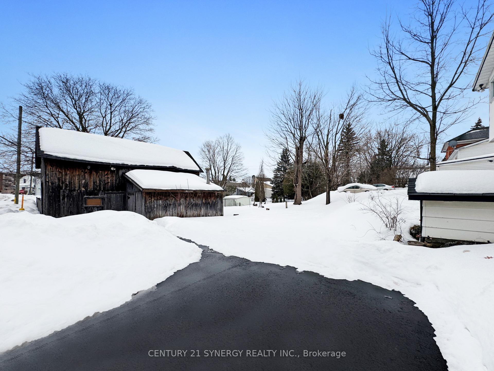 Photo 43 of 111 Brockville Street, Smiths Falls — HOMEH