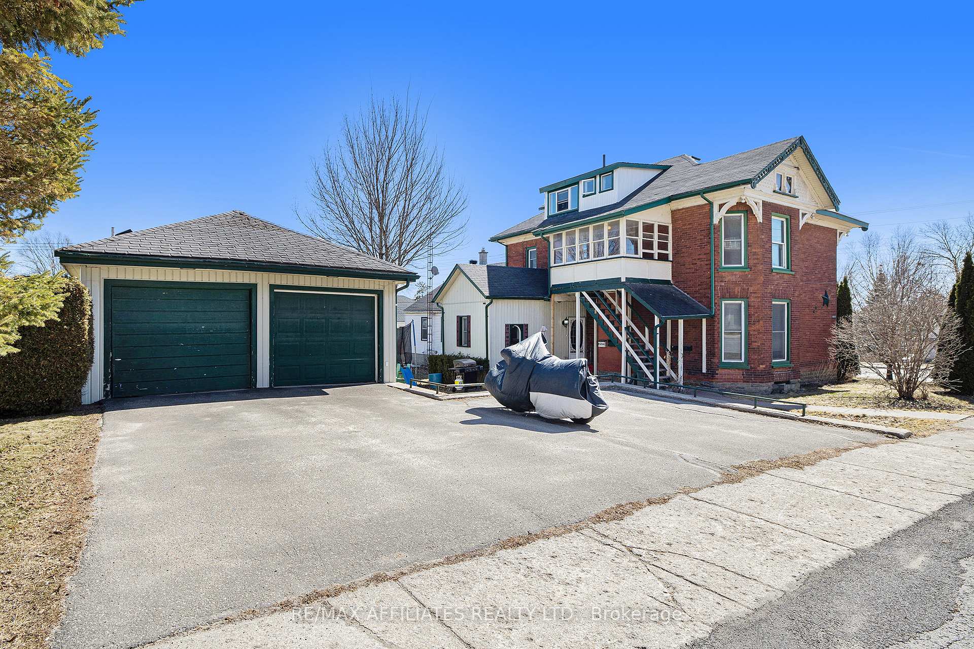 Photo 1 of 1 Queen Street, Smiths Falls — HOMEH