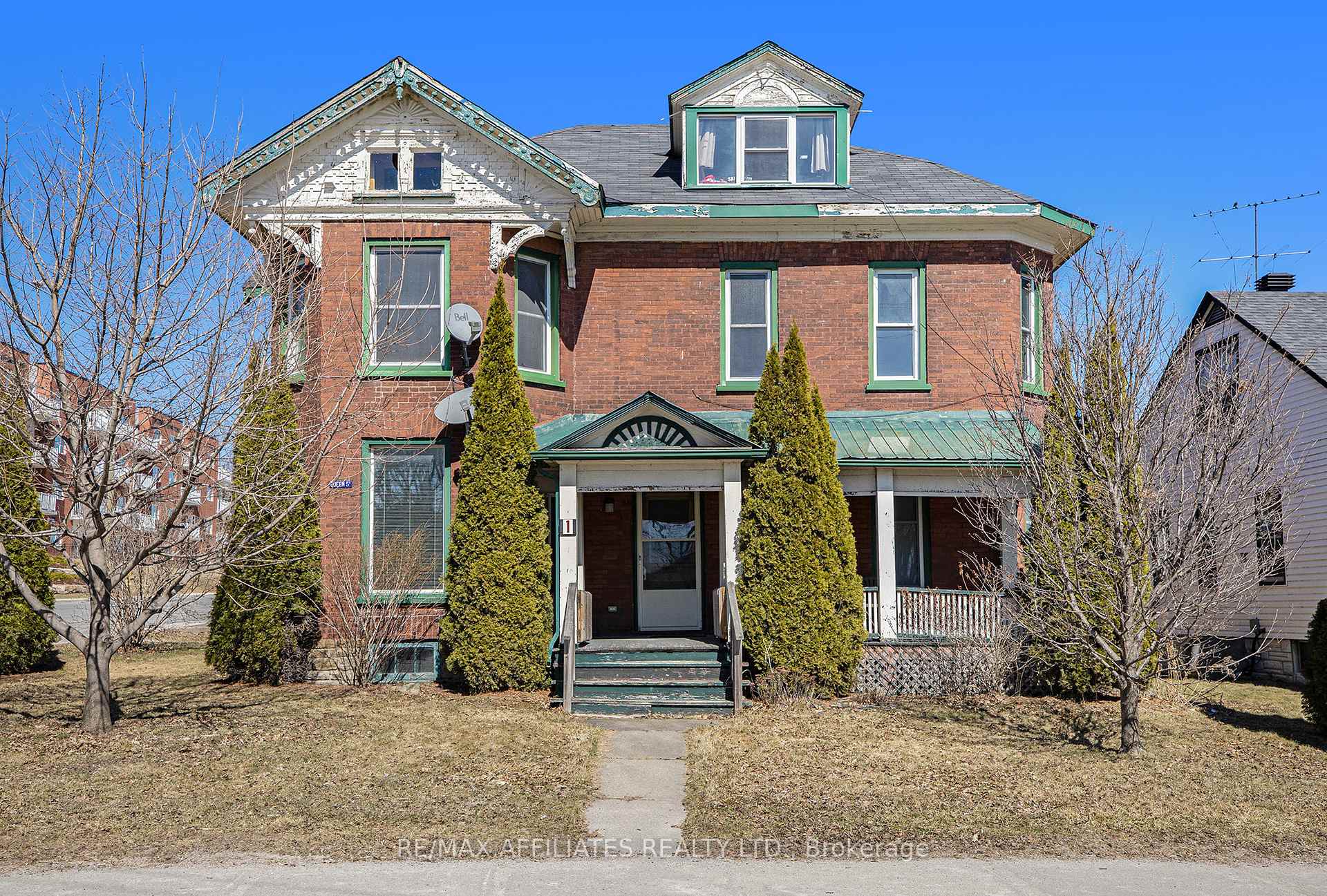 Photo 2 of 1 Queen Street, Smiths Falls — HOMEH