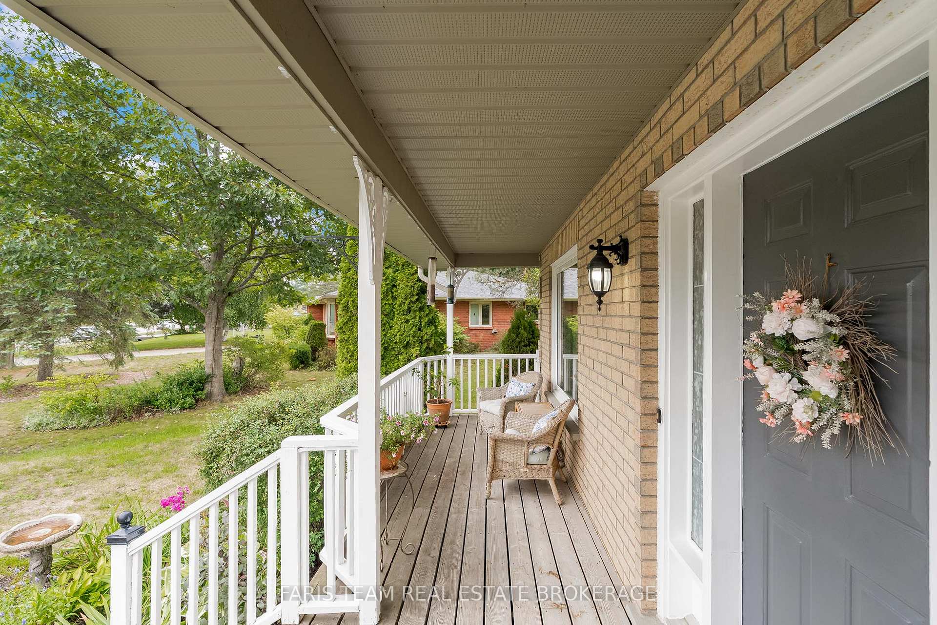 Photo 3 of 33 Willow Landing Road, Springwater, Midhurst — HOMEH