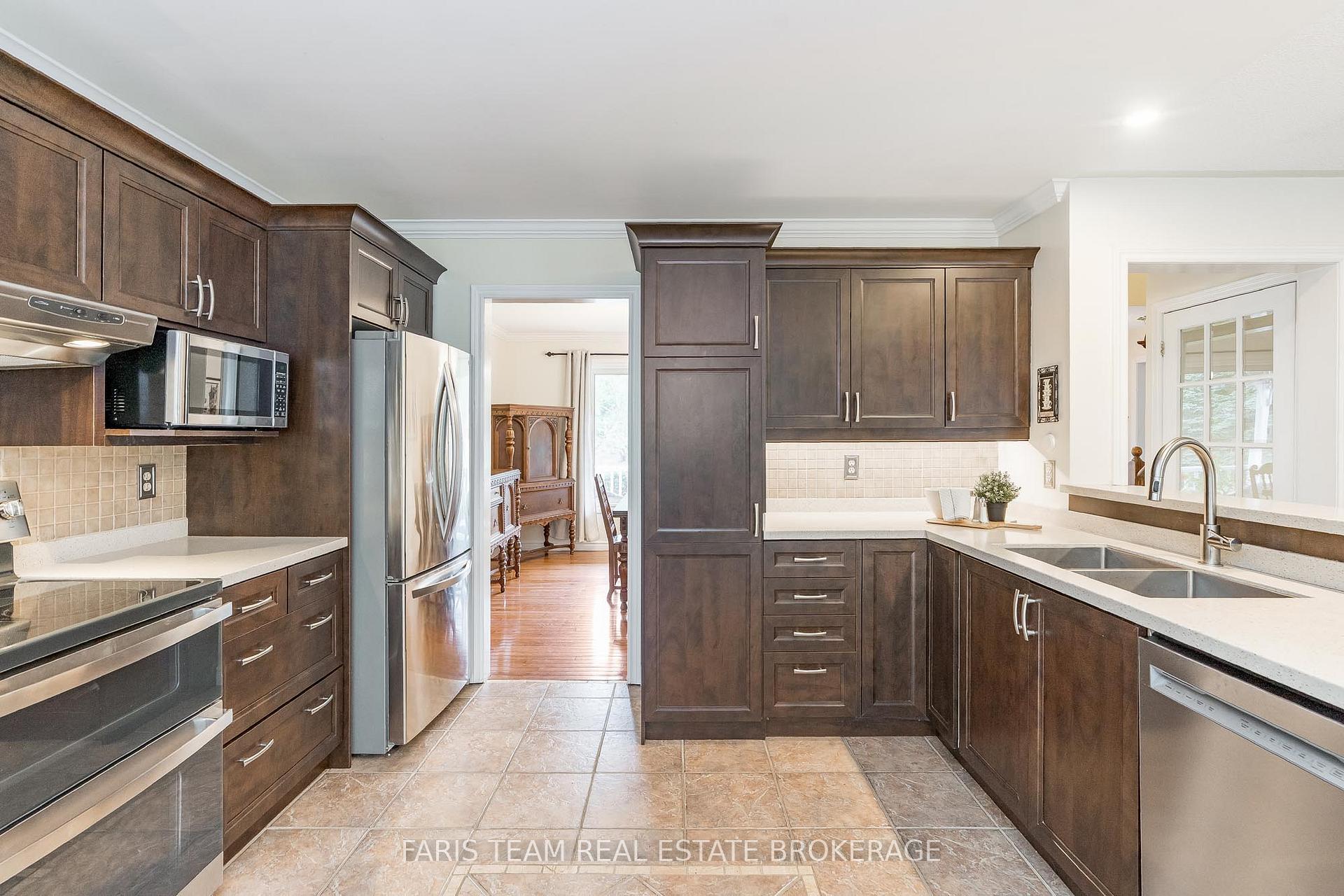 Photo 5 of 33 Willow Landing Road, Springwater, Midhurst — HOMEH