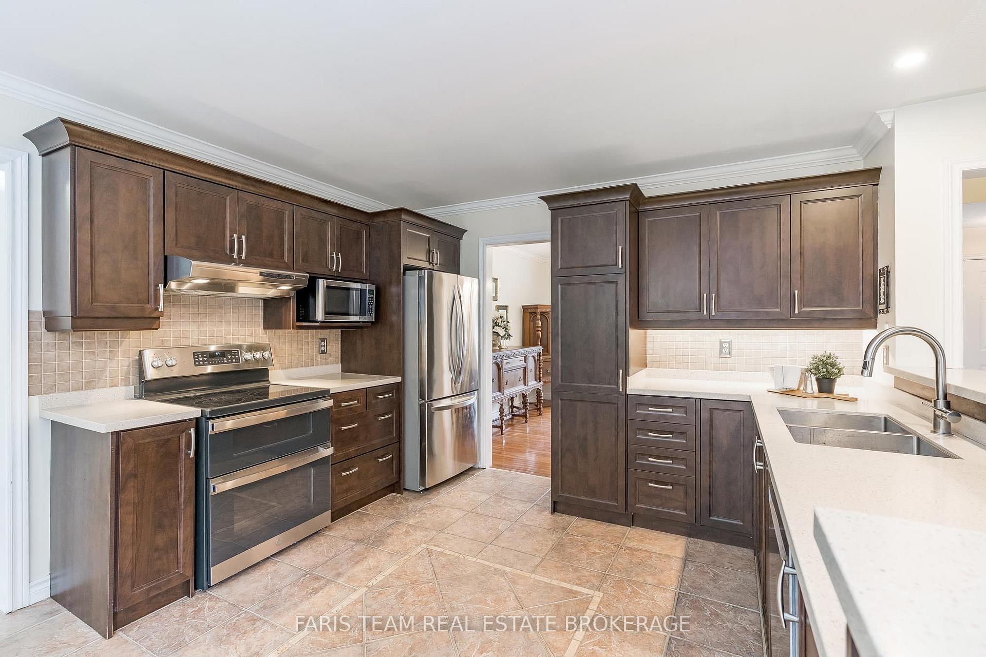 Photo 6 of 33 Willow Landing Road, Springwater, Midhurst — HOMEH