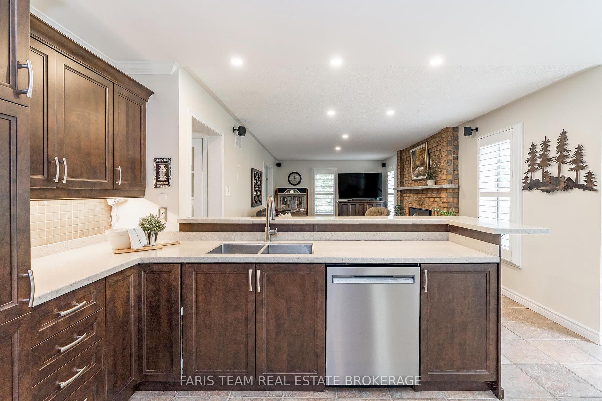 Photo 8 of 33 Willow Landing Road, Springwater, Midhurst — HOMEH