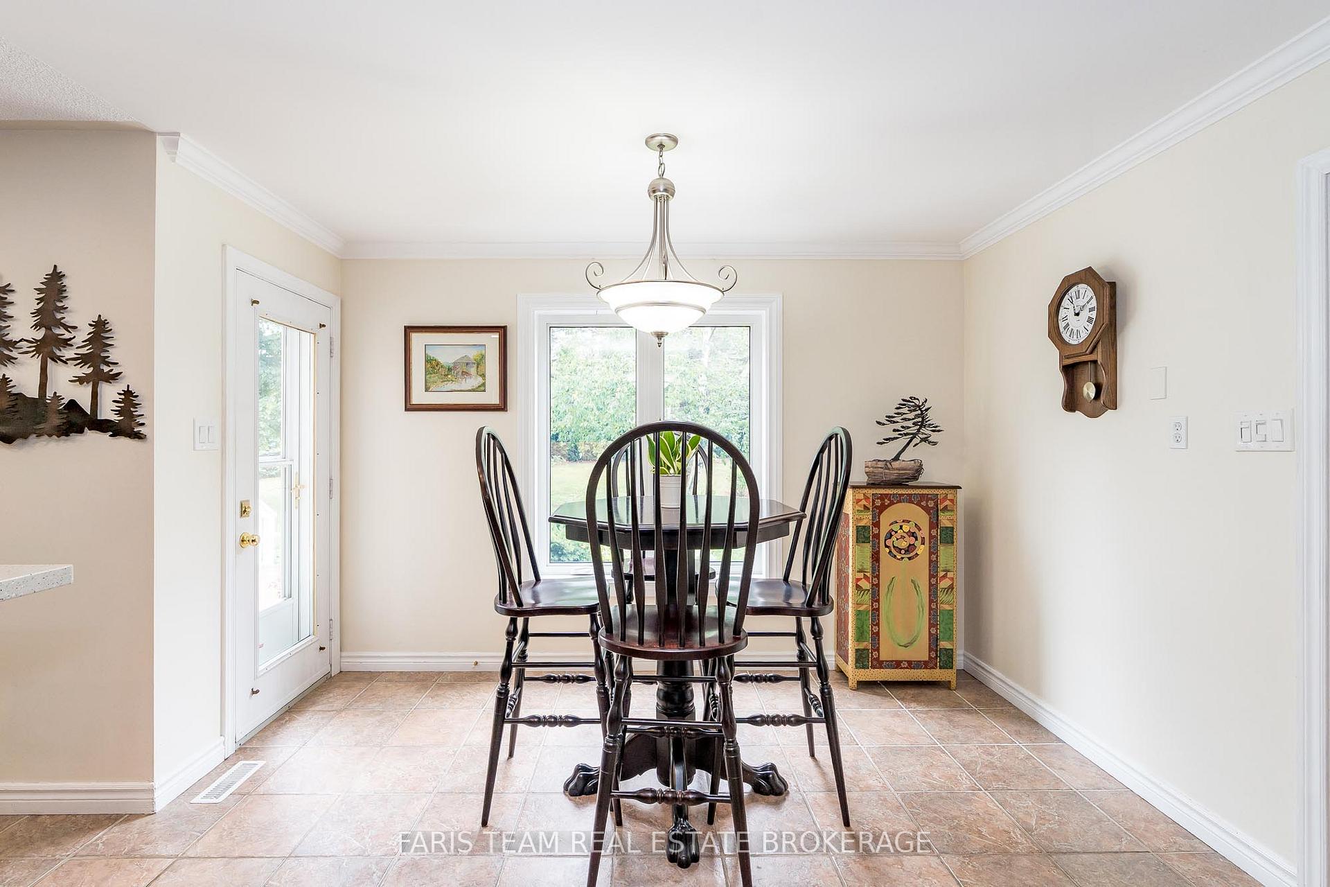 Photo 10 of 33 Willow Landing Road, Springwater, Midhurst — HOMEH