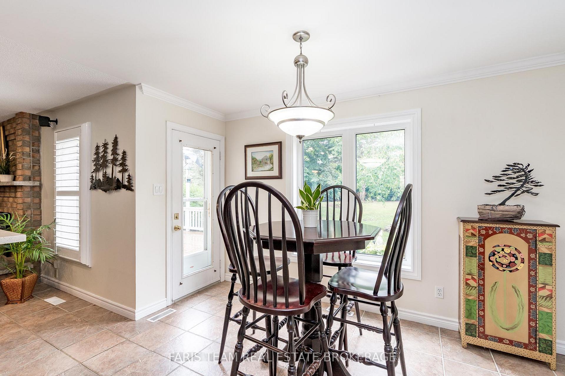 Photo 11 of 33 Willow Landing Road, Springwater, Midhurst — HOMEH