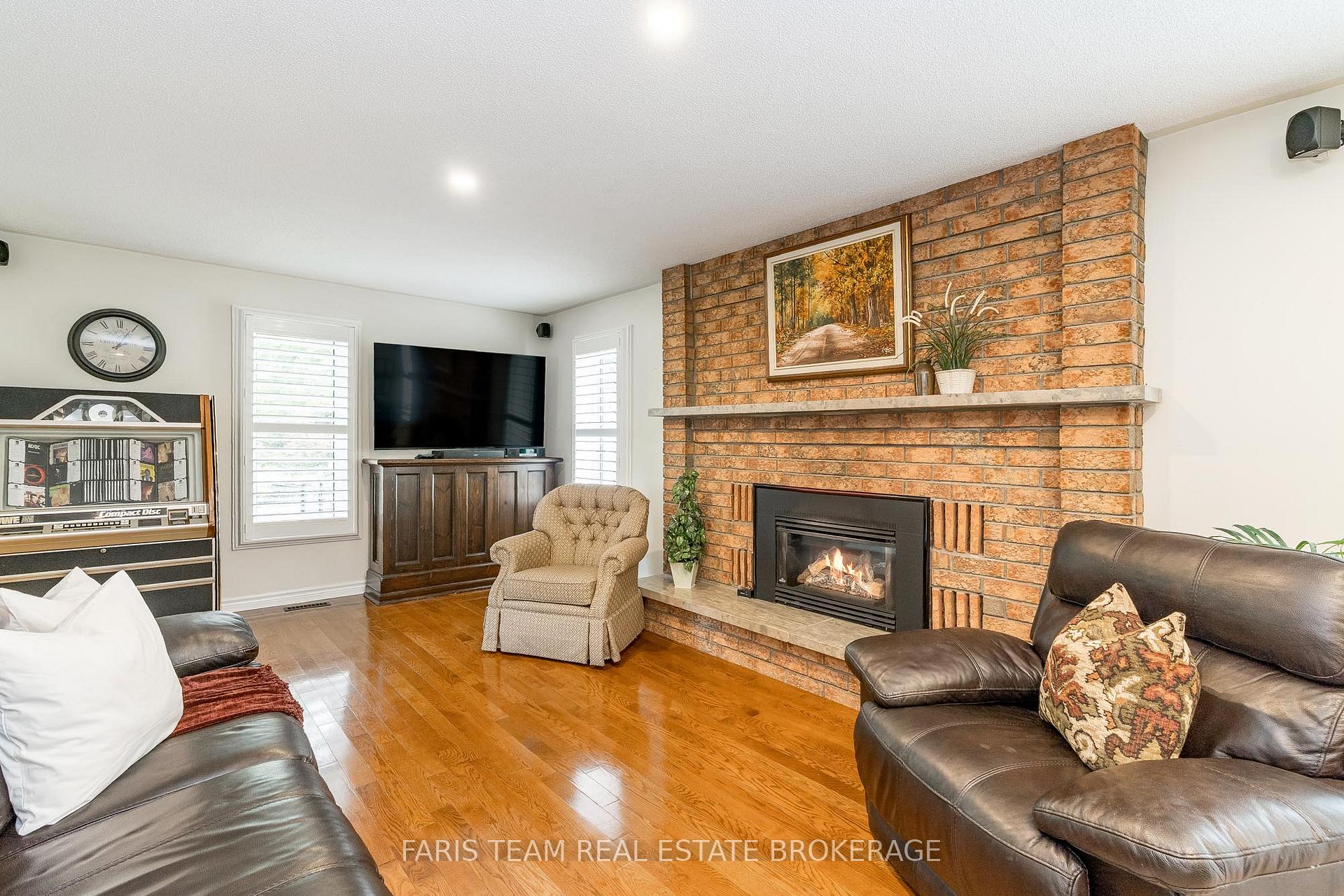 Photo 14 of 33 Willow Landing Road, Springwater, Midhurst — HOMEH