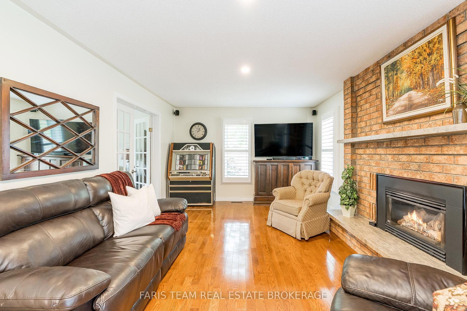 Photo 15 of 33 Willow Landing Road, Springwater, Midhurst — HOMEH