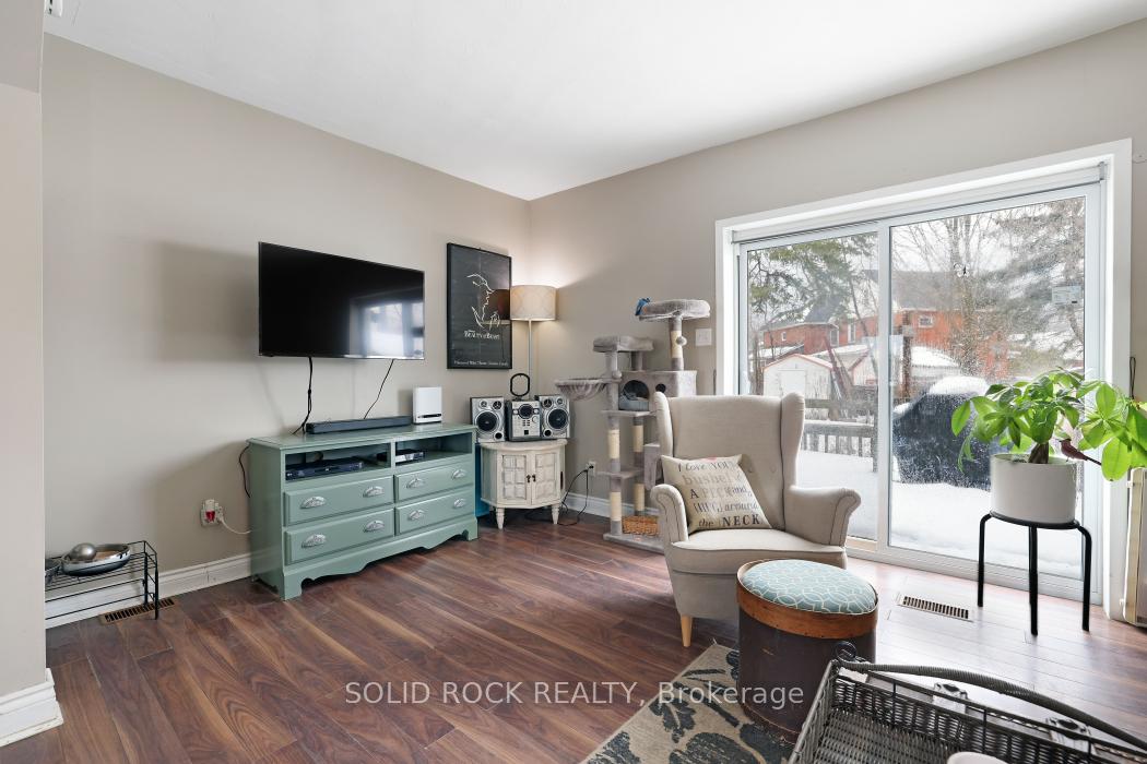 Photo 11 of 21 Elm Street E, Smiths Falls — HOMEH