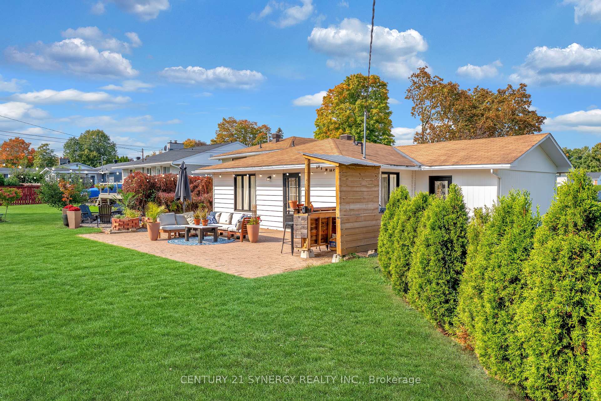 Photo 2 of 63 Marsha Drive, Smiths Falls — HOMEH