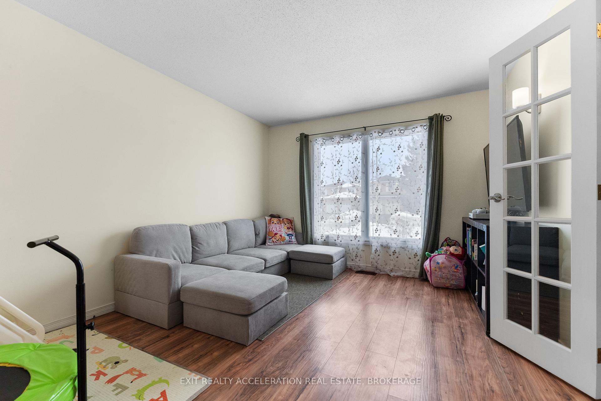 Photo 6 of 263 Wood Avenue, Smiths Falls — HOMEH