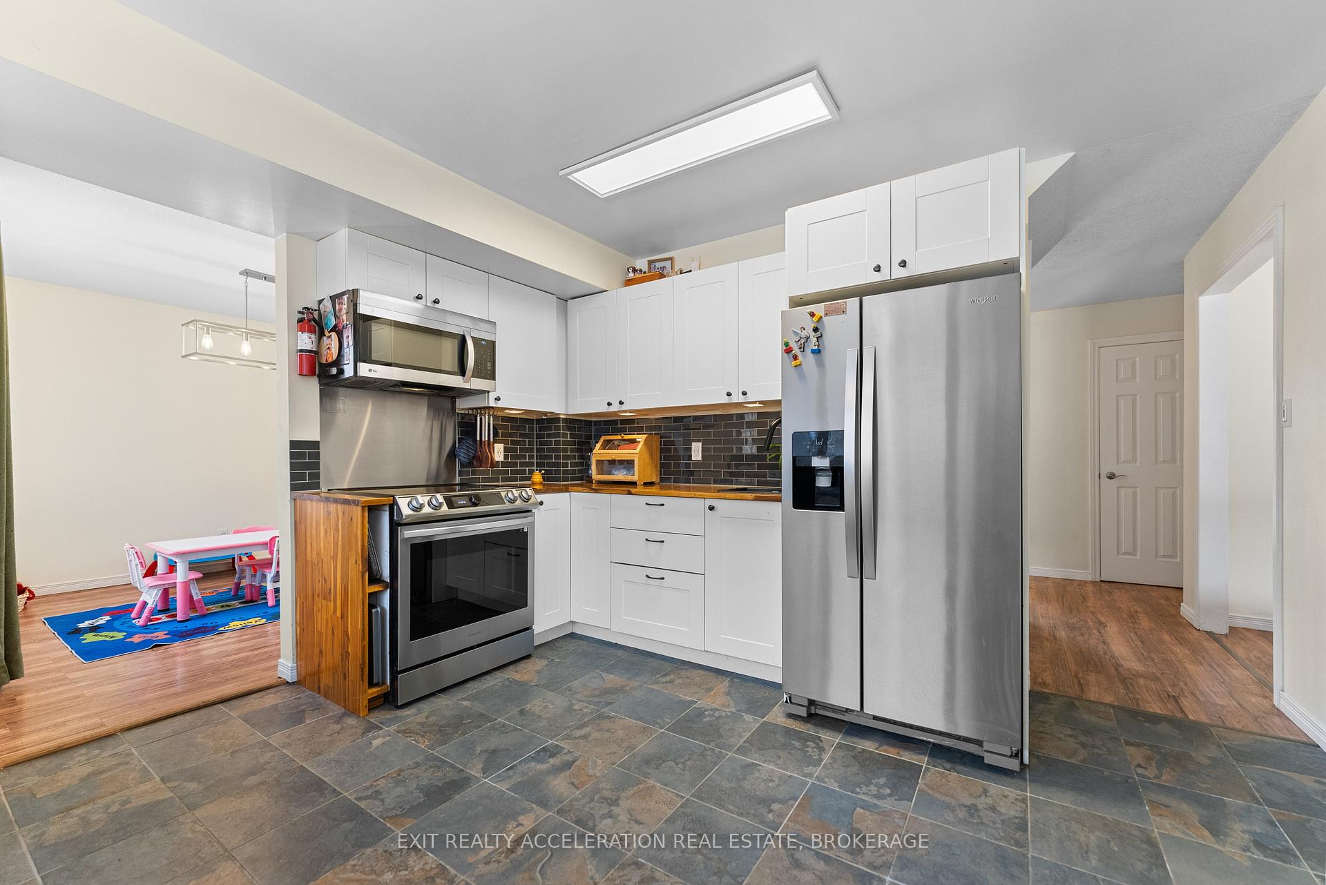 Photo 11 of 263 Wood Avenue, Smiths Falls — HOMEH