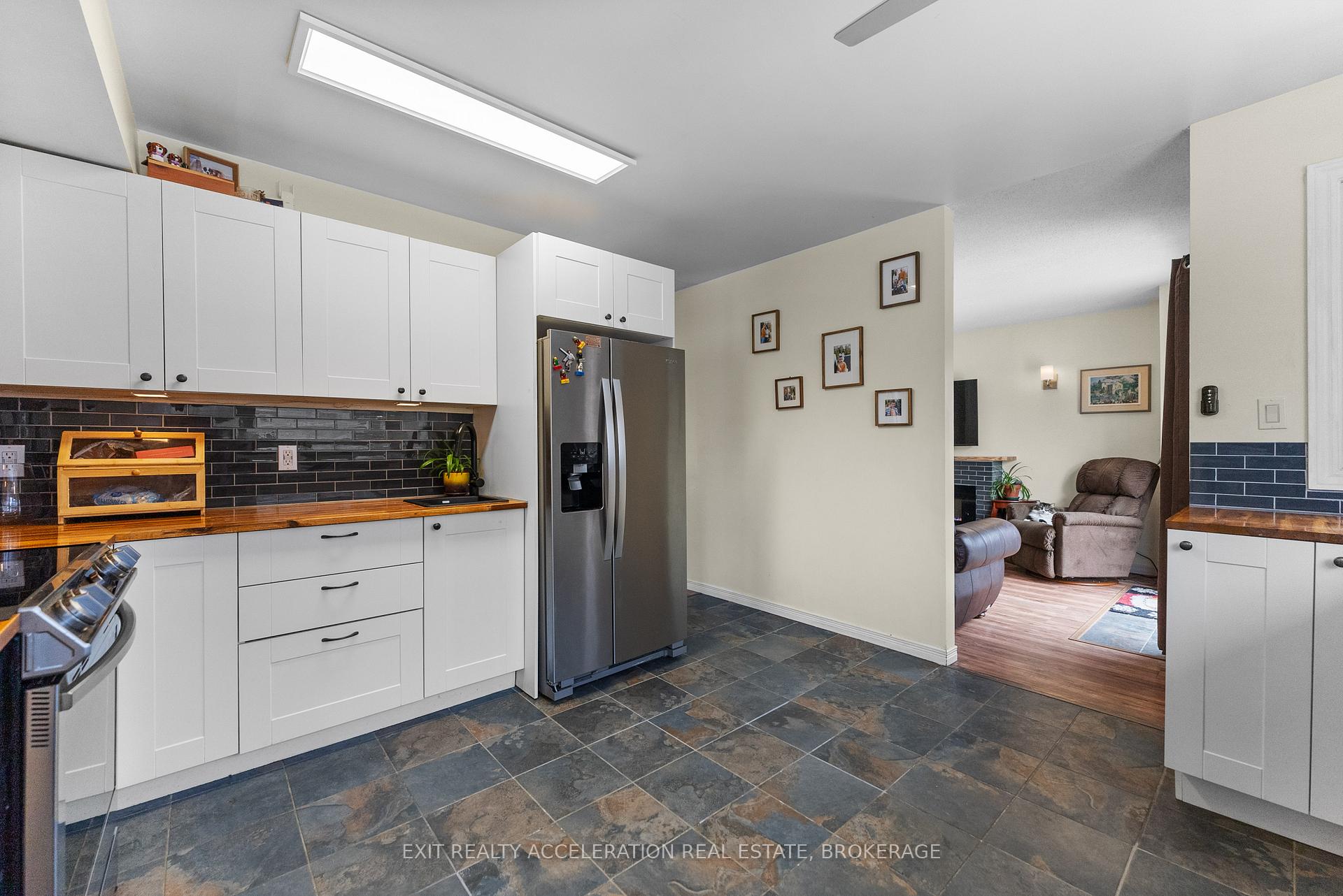 Photo 13 of 263 Wood Avenue, Smiths Falls — HOMEH