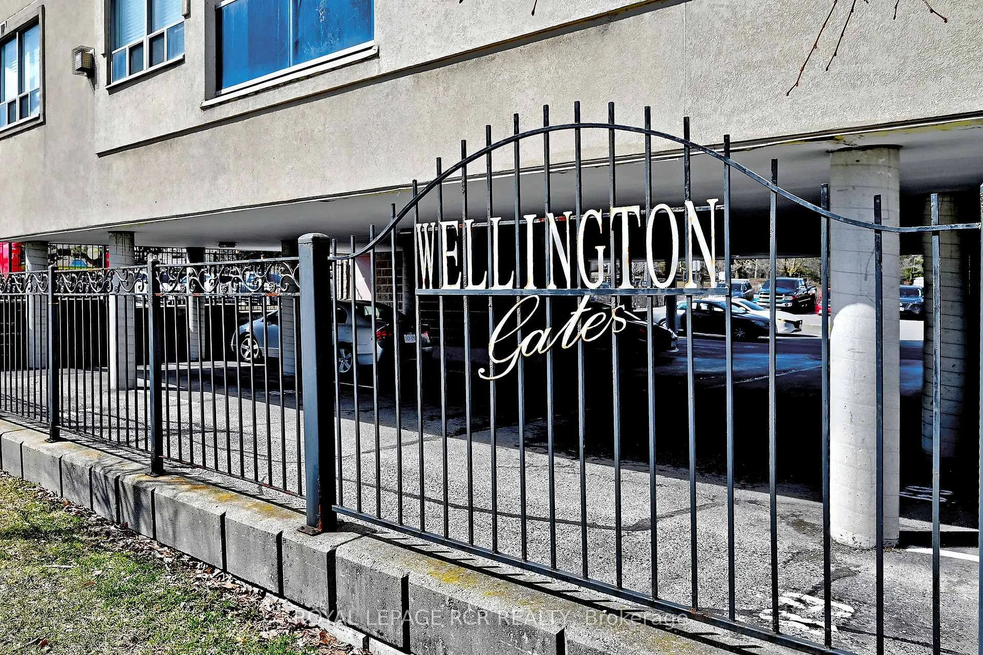 Photo 1 of Unit 212, 160 Wellington Street E, Aurora, Aurora Village — HOMEH