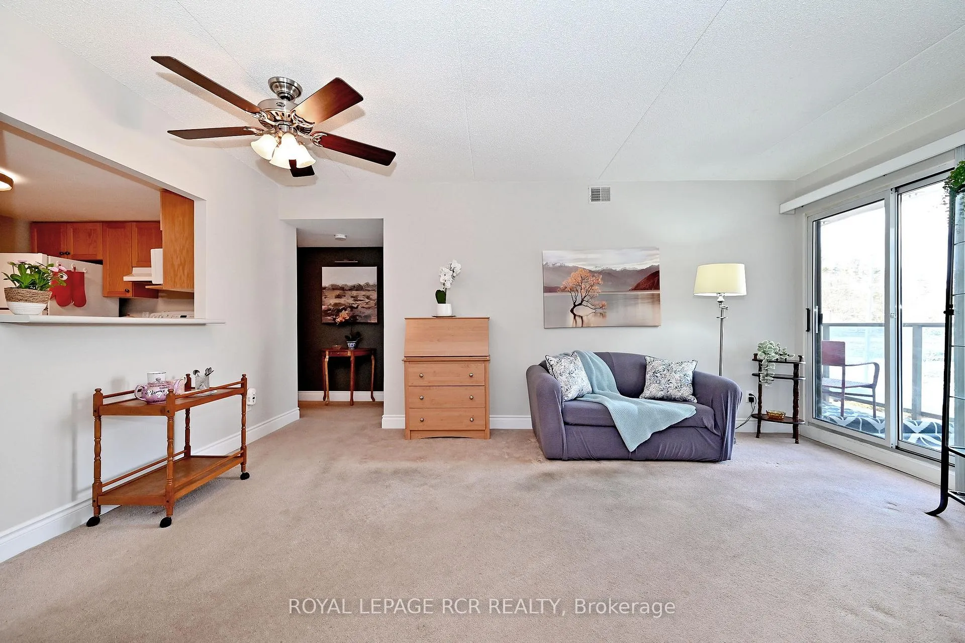 Photo 3 of Unit 212, 160 Wellington Street E, Aurora, Aurora Village — HOMEH