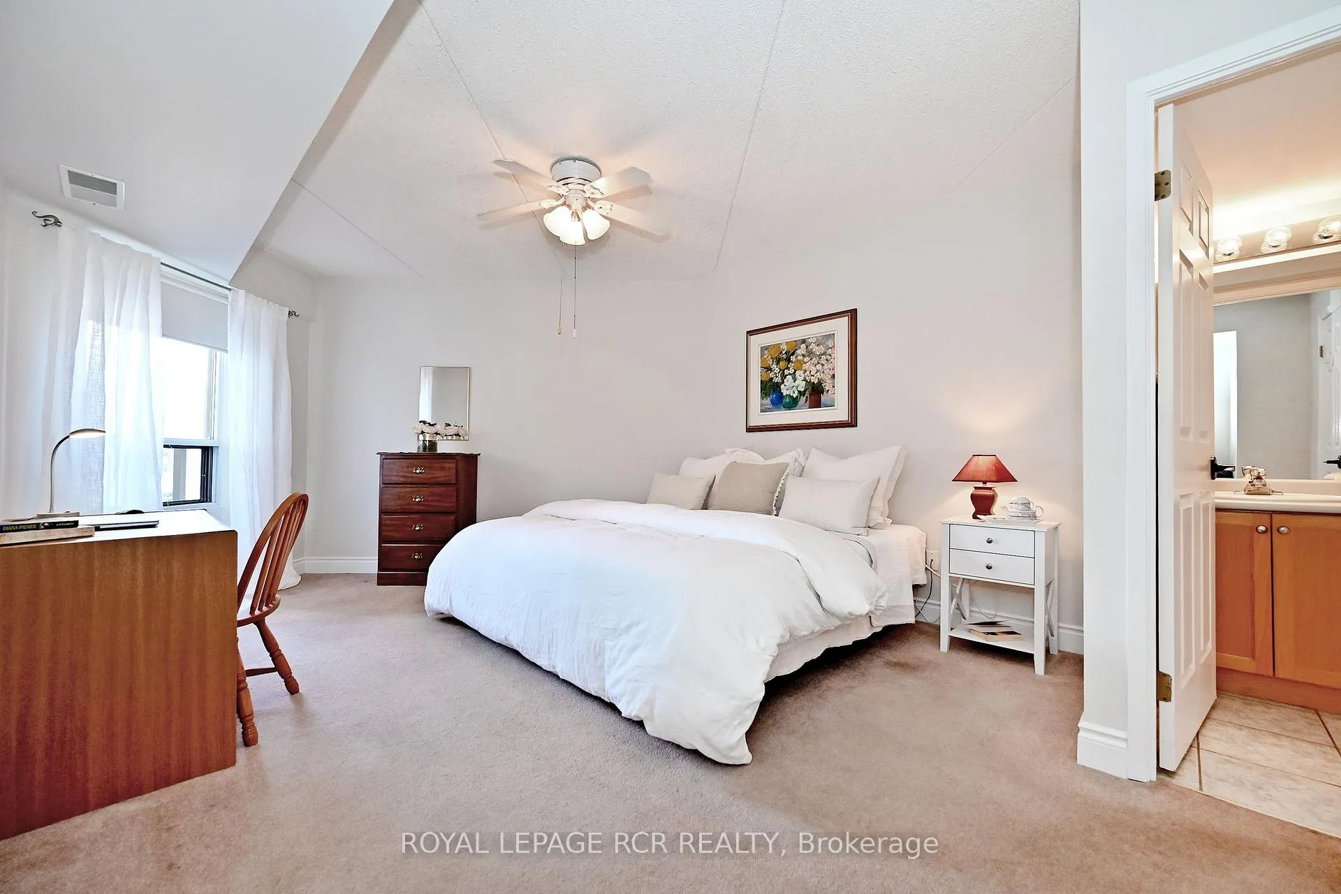 Photo 7 of Unit 212, 160 Wellington Street E, Aurora, Aurora Village — HOMEH